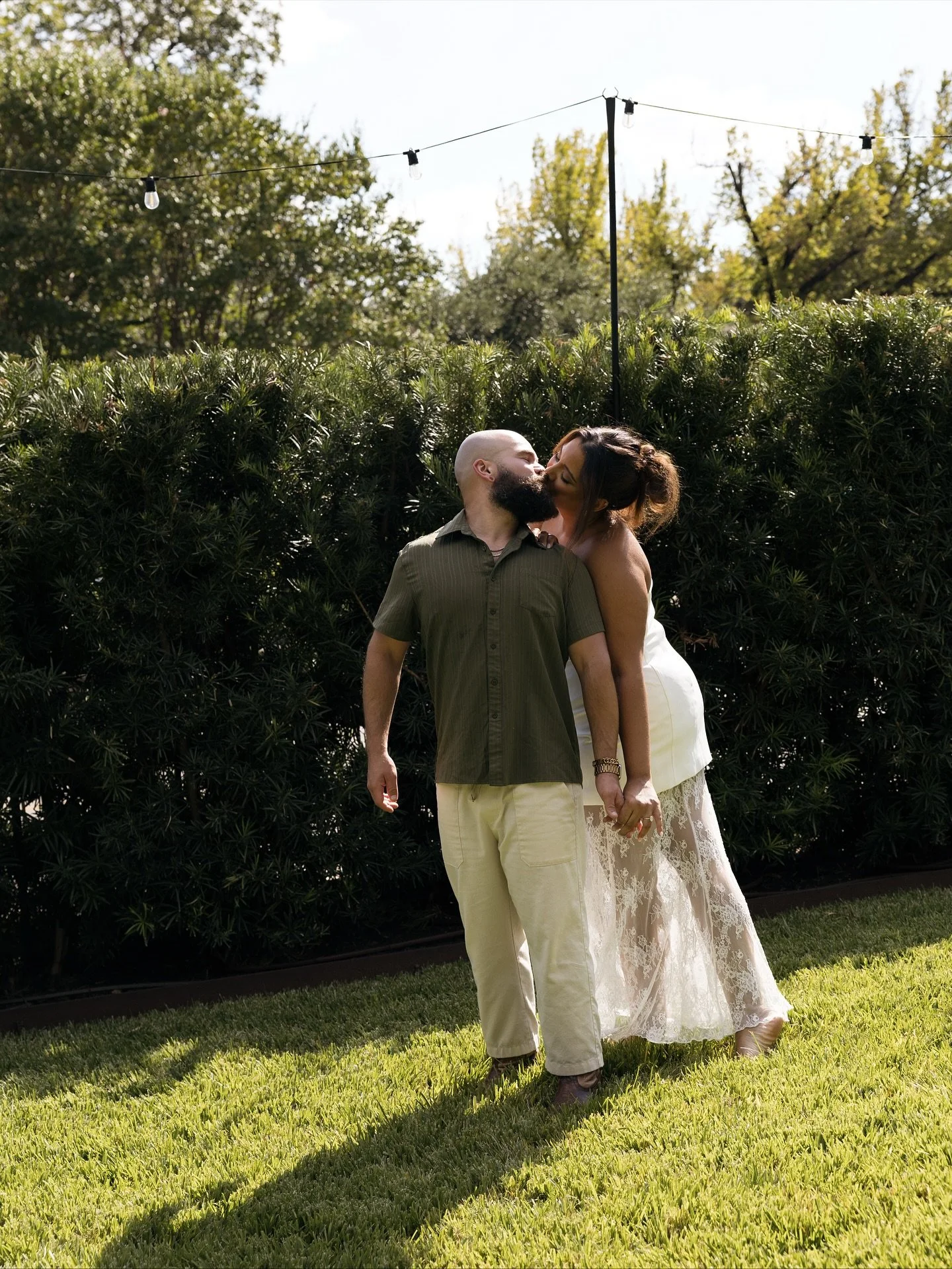I don&rsquo;t know why shooting in broad daylight / full sun used to scare me. I almost prefer it now. The lighting, the shadows, the contrast - it all creates so much more depth and texture. I&rsquo;m obsessed. 

Lauren + Steven - if this is how you