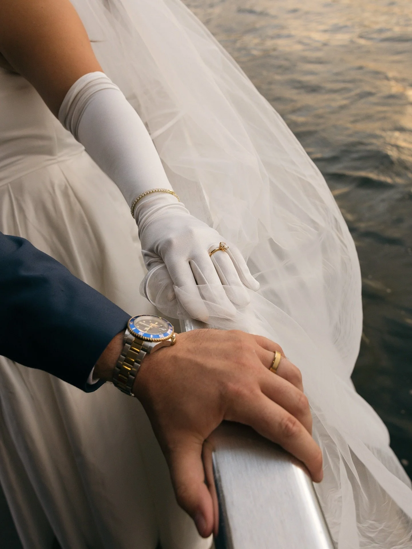 Alex&rsquo;s perfectly blue suit paired with Kasie&rsquo;s corset dress amongst the wavy waters, perfect sunset and slight breeze made for the most dreamy &ldquo;just married&rdquo; session. 

Kasie &amp; Alex had the sweetest ceremony right at sunse