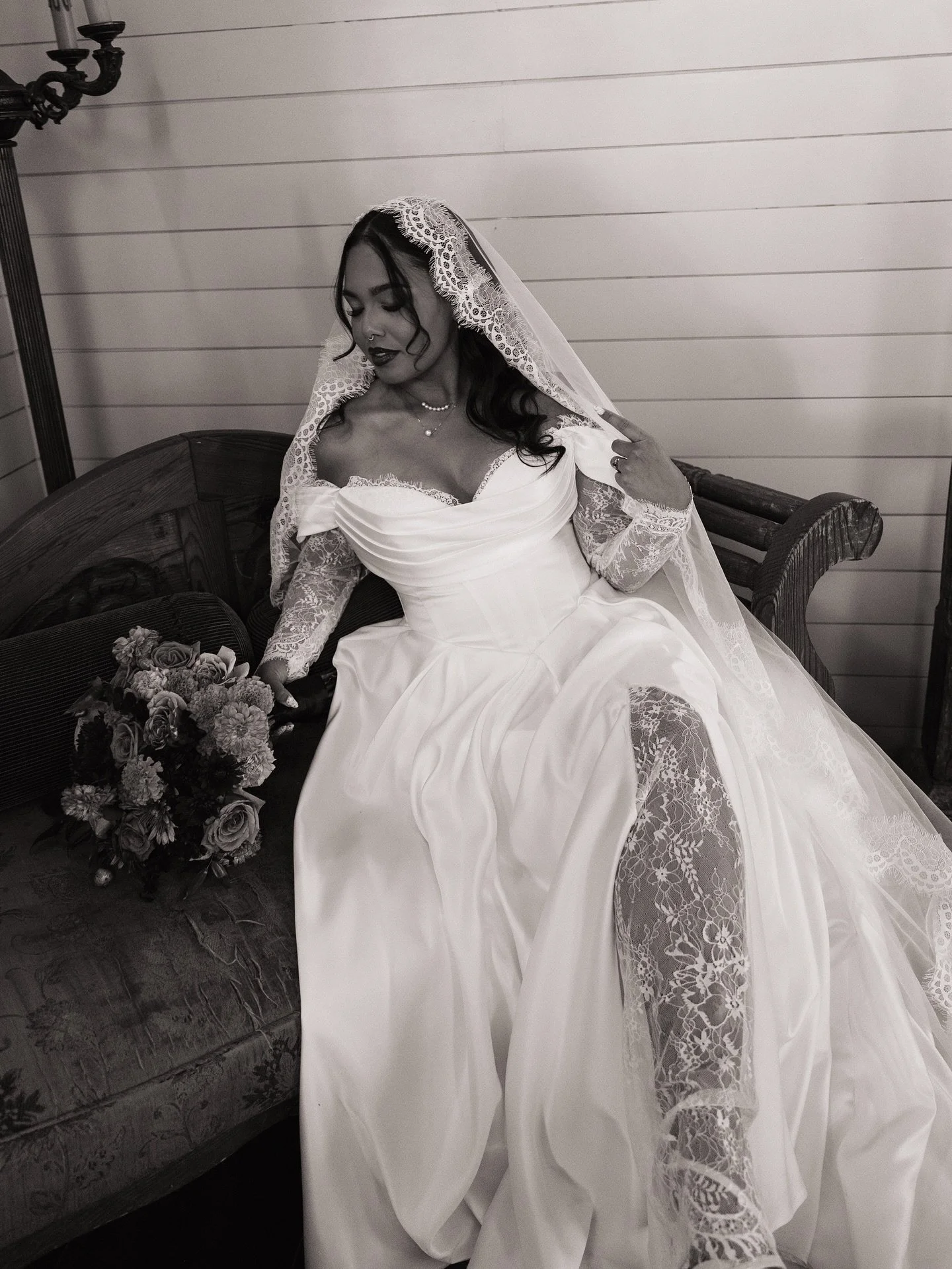 Alina &amp; Avery had an intimate wedding on top of one of Austin&rsquo;s most famous hilltops: Chapel Dulcinea, followed by an eclectically decorated reception in a rooftop bar in Downton Austin. 

Every guest got a taste of my two favorite things t