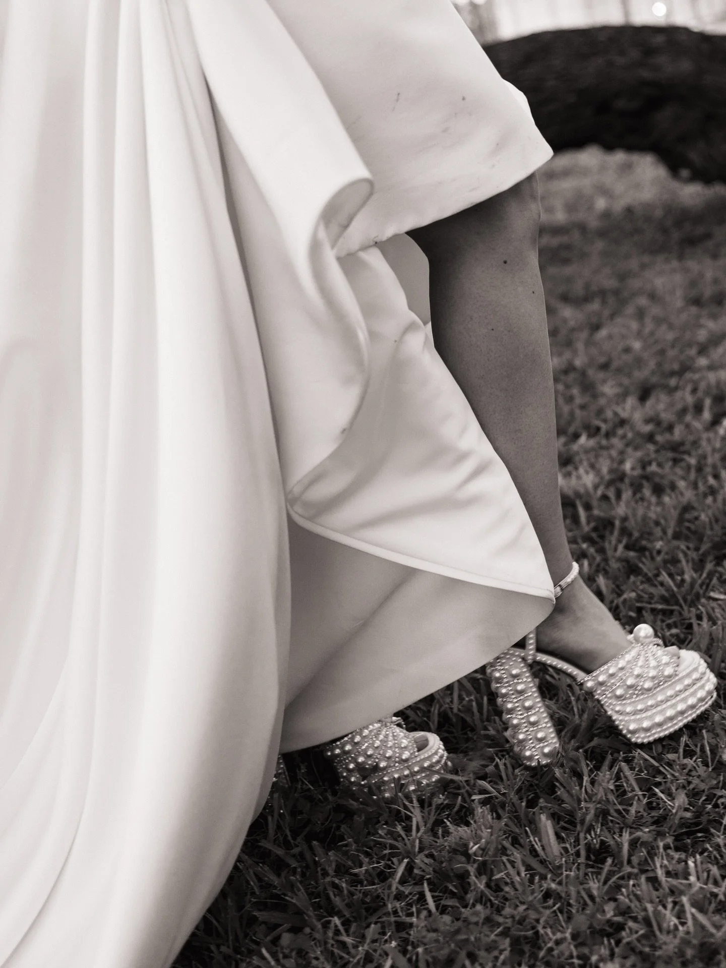 I adore a glamorous wedding day heel!!! It&rsquo;s really all in the details when it comes to fashion &amp; Alexia did it SO well. 

Want to spice up or personalize a wedding dress?! Your shoes, jewelry, veil, nail color or even hair style can seriou