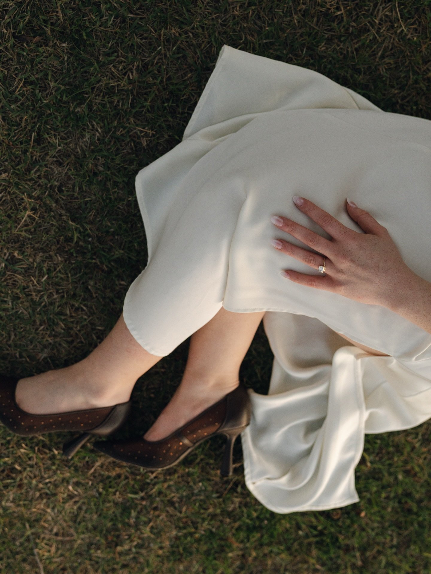 I love engagement sessions so much. It&rsquo;s just me, my couple, the environment and my lens. Magic happens when there&rsquo;s no pressure - you can relax, have fun and be IN the moment. 

Ashlynn &amp; John &hearts;