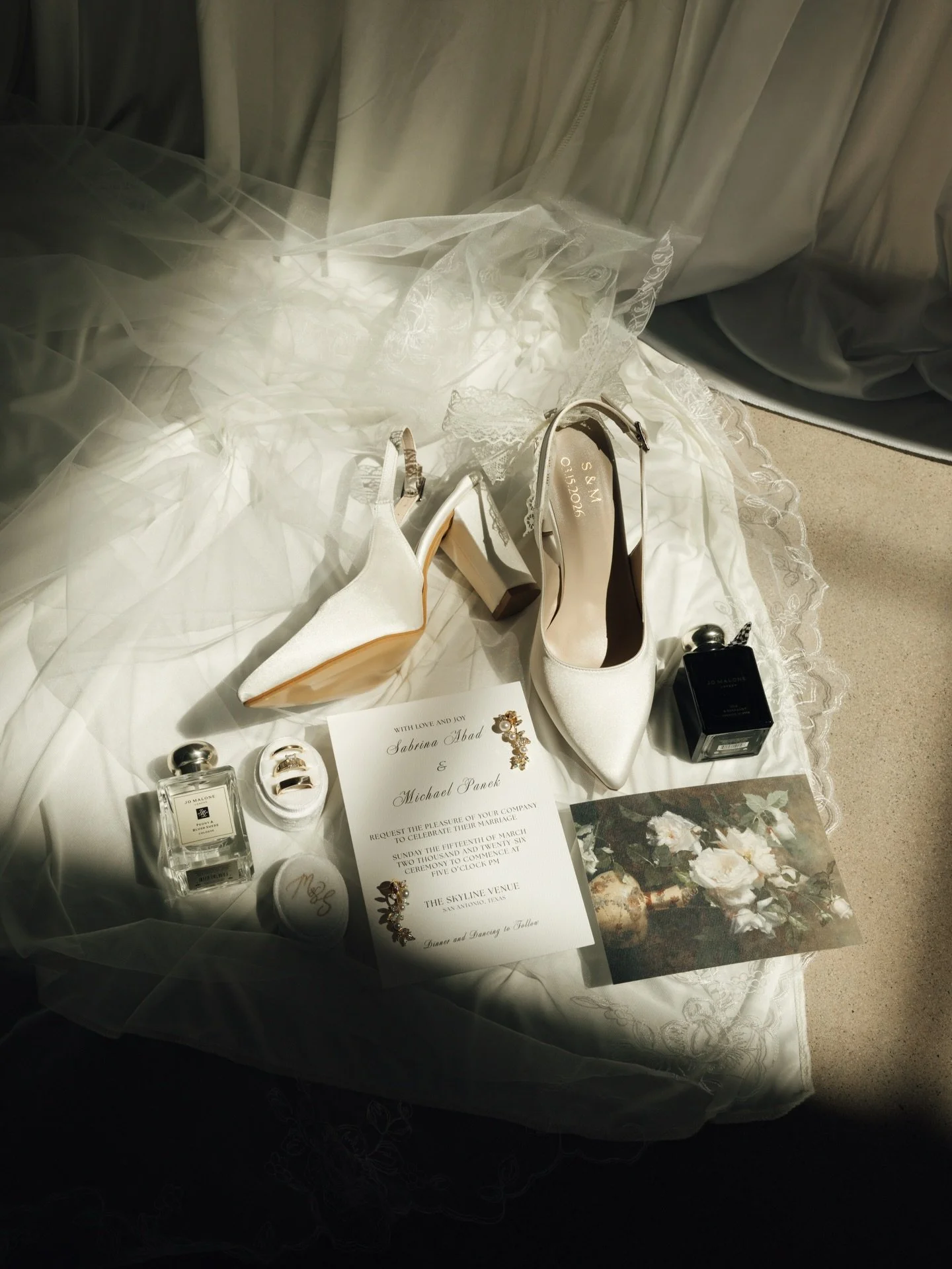 Another random assortment of sneak peeks from Sabrina &amp; Michael&rsquo;s wedding day. Everything was the definition of timeless - Sabrina&rsquo;s insanely gorgeous dress, the checkered dance-floor and perfectly white linens &amp; roses.