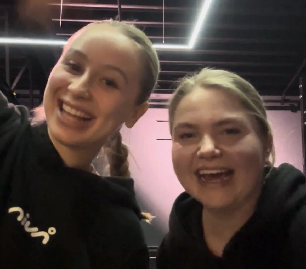 Vinn 10 PT-timer med Mathea eller Victoria