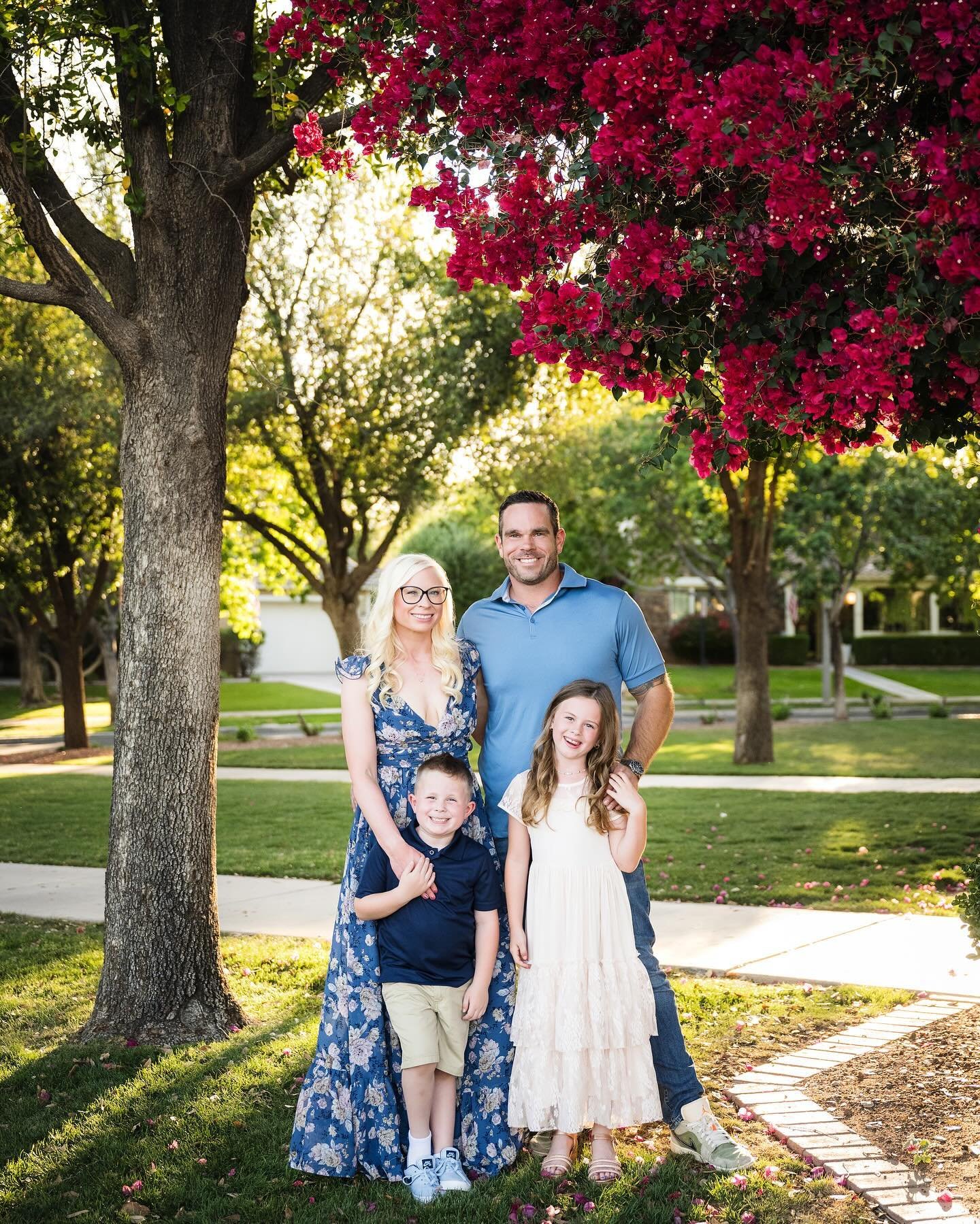 Sneak peek of the Fromm Family! 🌸

Second year photographing their beautiful faces. Ashley once again killed it in the wardrobe department and the kids are just soooo good at taking pictures. So thankful! 🙏

I had a whole post talking about how I h