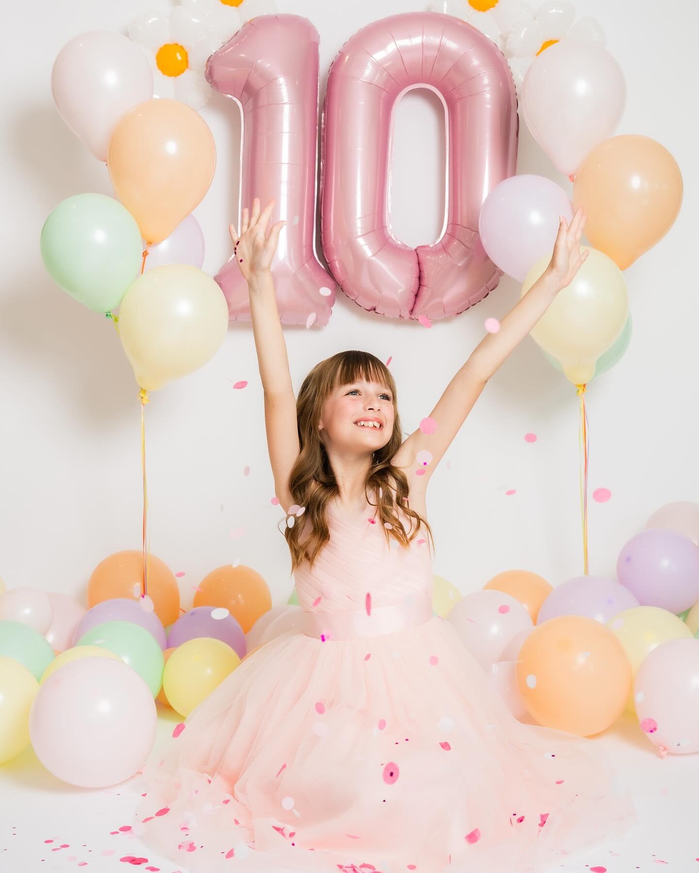 🌸🌼One of the most precious, beautiful, and perfect sessions EVER! 🌼🌸

The sweetest girl turned the big 10 this month! And it was such a honor to get to capture this for her and her family. 

I love how these came out and it was a fun team effort!