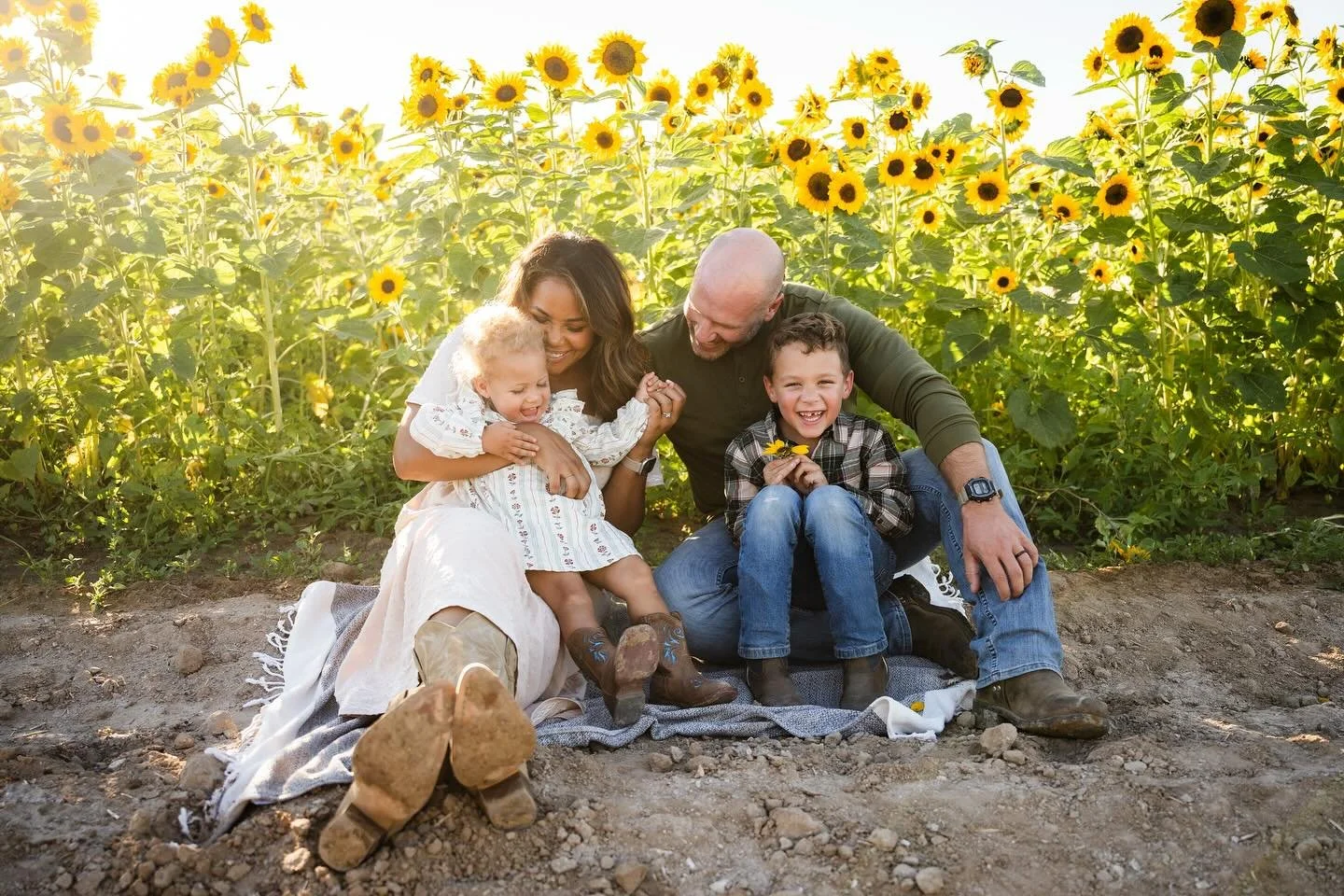 🌻 This cutie family braved the heat to get these adorable pictures in the sunflowers! 🌻

They are also so fun to photograph and I always get the cutest pictures with them even though we were sweating our heads off. Like it literally felt like it wa