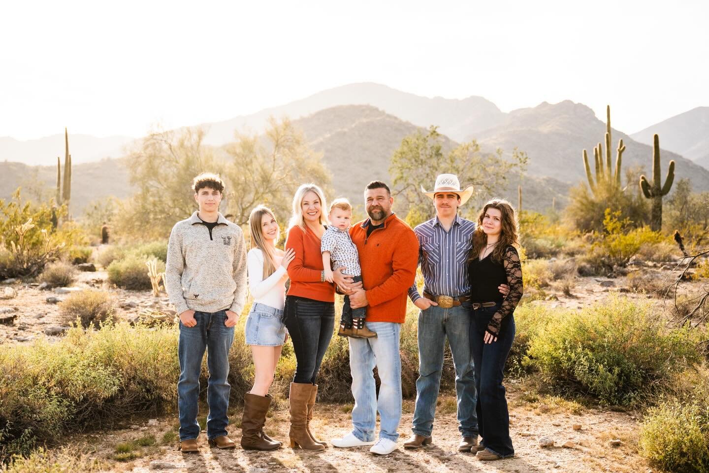 ☀️🌵Another beautiful desert session!☀️🌵

Extended family sessions are so fun to capture because I get to see how everyone interacts with each other and they are usually full of jokes and lots of laughs! 

But, they are much harder to narrow down fo