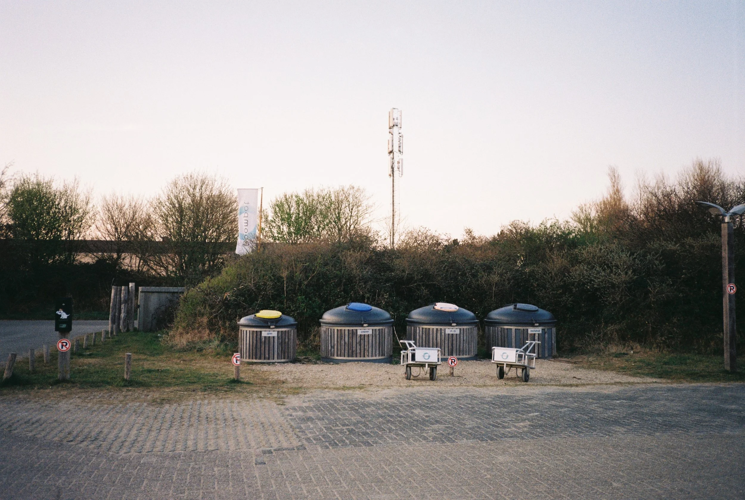 Analoge Aufnahme mit der Yashica T4 auf Kodak Gold 200 während eines Familienurlaubs in Zeeland, Holland – entwickelt und gescannt von Optik Oldschool aus Düsseldorf.
