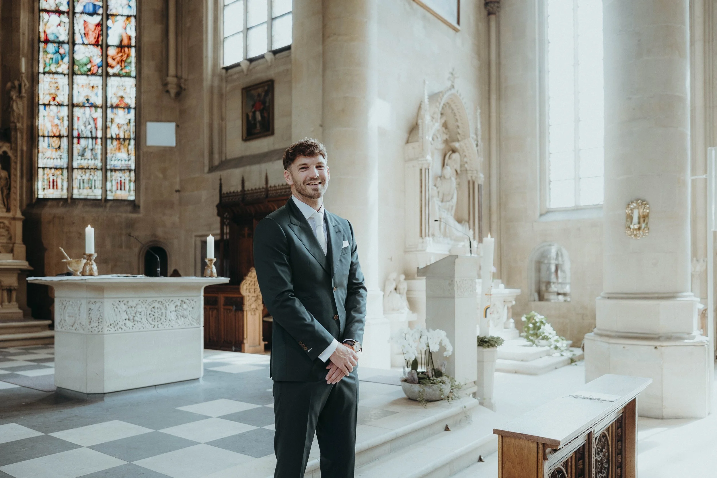 Hochzeitsreportage mit echten Emotionen und Hochzeitsfotos mit Charakter. Keine 0815-Pose, sondern echte Vibes. Paul Popanda – Hochzeitsfotografie in Münster, Paderborn und überall, wo’s knistert.