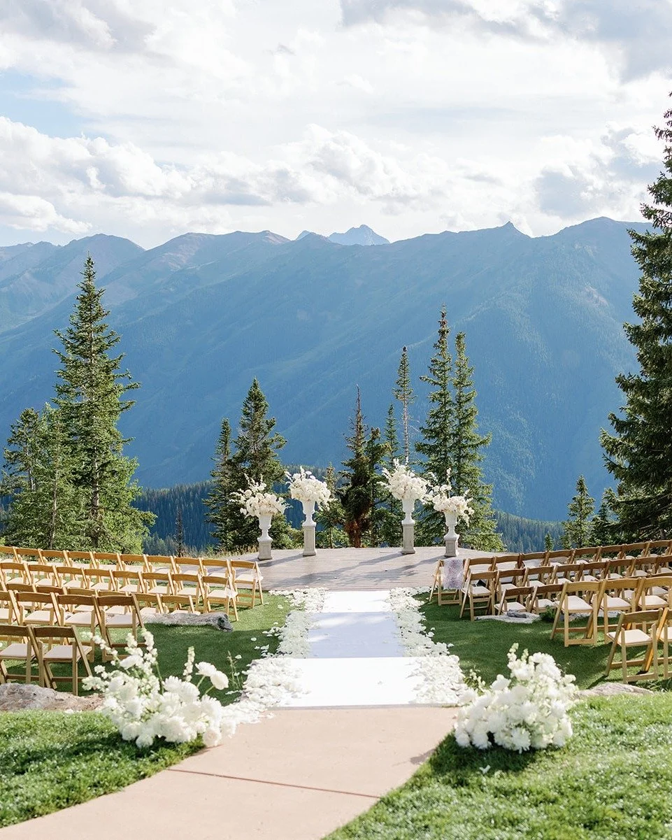 Cue the music and swipe for the big moment. 🥹

Rentals pictured: Natural Folding Chairs

🪑 - @premier_party_rental
📍 - @thelittlenell Sundeck on top of Aspen Mountain 
📸 - @sarahporterphotos
📋 - @bybelloevents

#partywithpremier #weddingrentals 