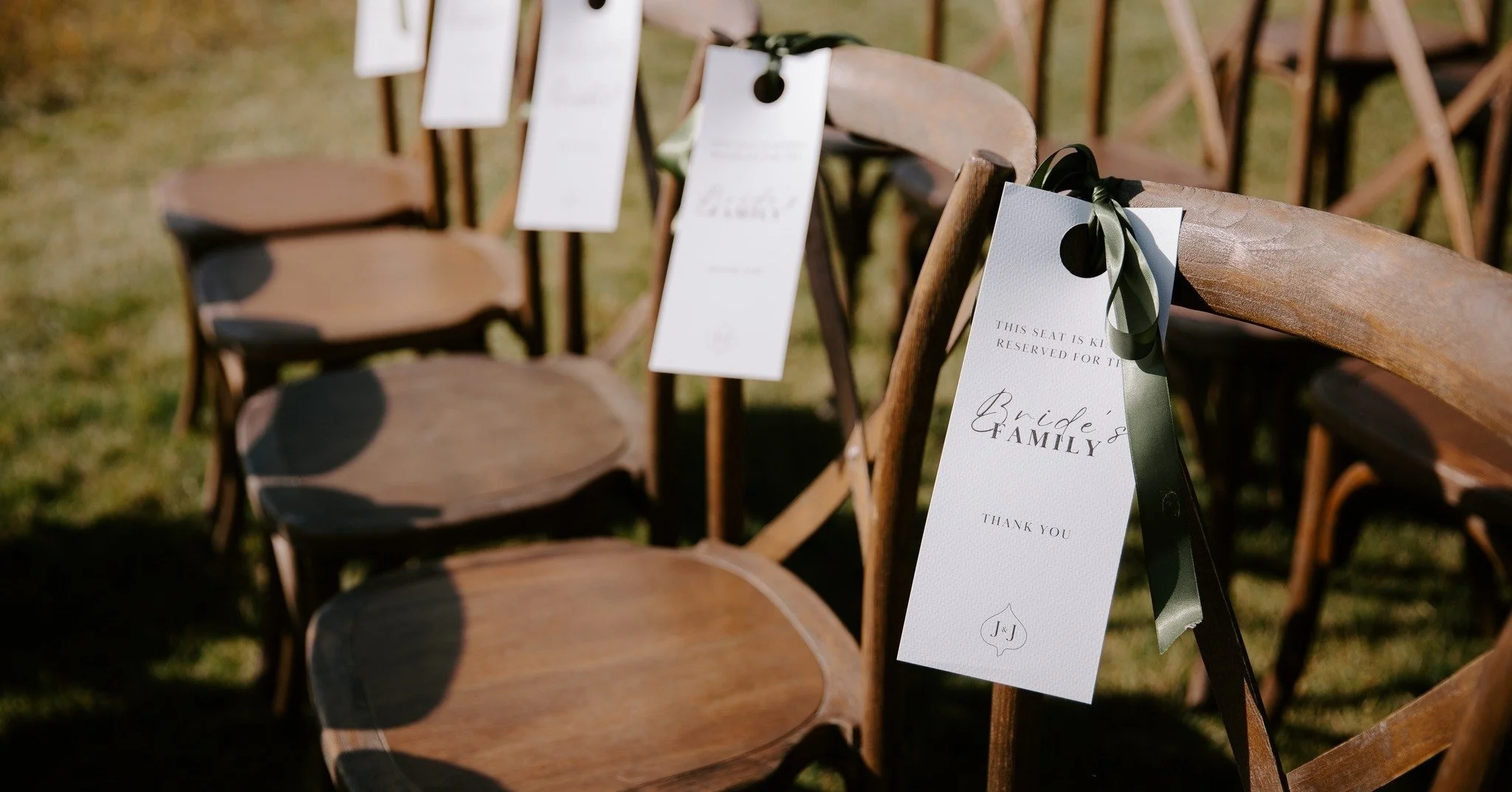 It&rsquo;s the little things that leave the biggest impressions.

Rentals pictured: Rustic Farm Chairs, Lotus Gold Rimmed Chargers, Amber Eclectic Glassware

📋- @stargazed_weddings_and_events
📸- @jordanquinnphoto
📍- @aspenmeadowsresort
🌺- @tworoo