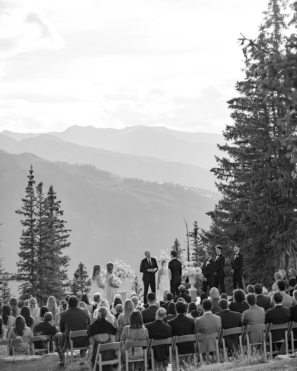 The Rockies, rings, and forever things. ⛰️💍🥰
Rentals pictured: Natural Folding Chairs, Stonewash Juliette Chair, Kings Folding Tables
📸 - @sarahporterphotos 
📋 - @bybelloevents
📍 - @thelittlenell / sundeck on top of Aspen mountain
#partywithp