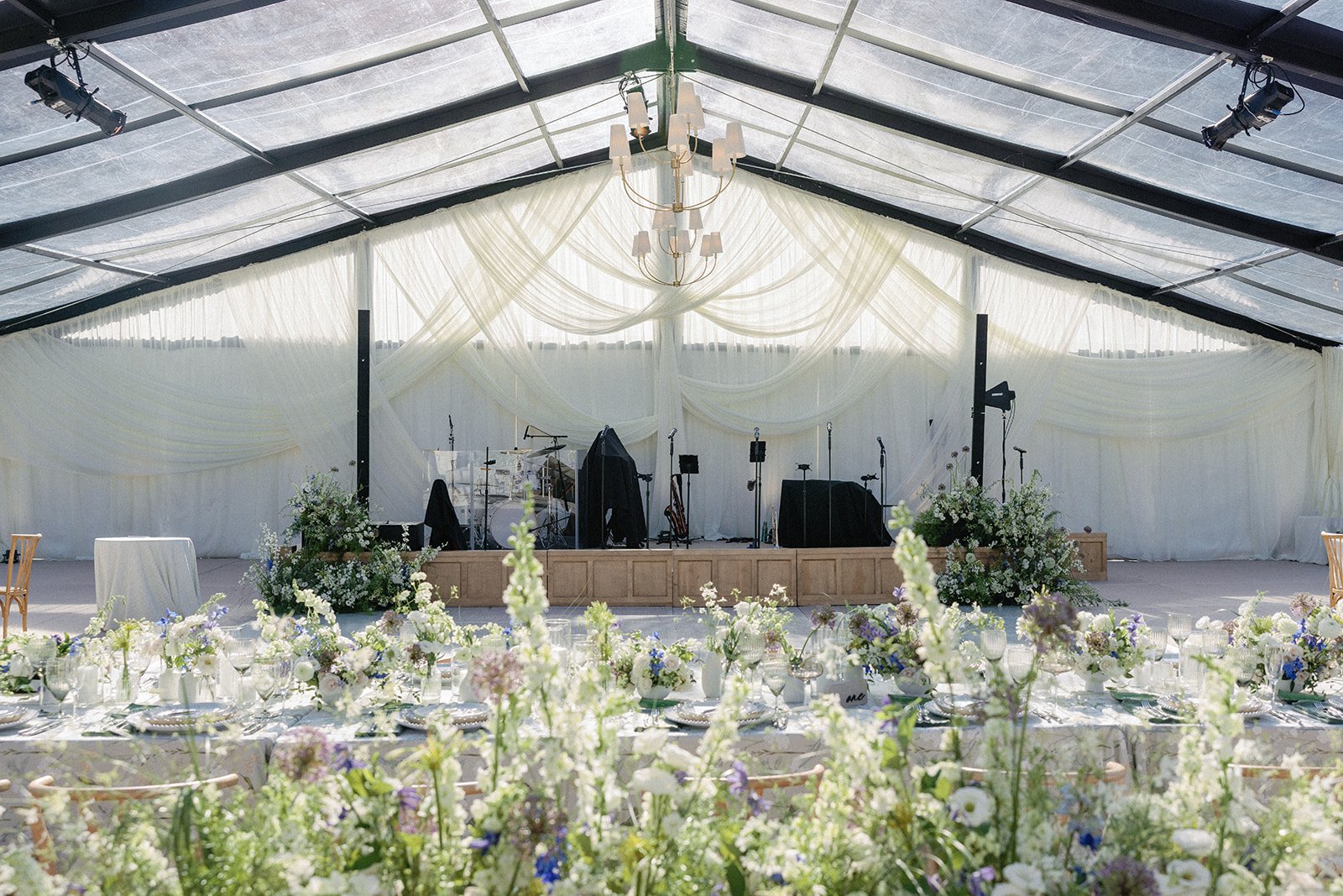 Swipe to turn around. ✨

Pictured: 60&rsquo; x 99&rsquo; Black Frame Clear Top Tent with subfloor &amp; carpet, Band Stage, Classic Glassware, Willow Chairs, Kings Tables

Tent &amp; Rentals: @premier_party_rental
Planner: @gemweddingsvail
Photograph