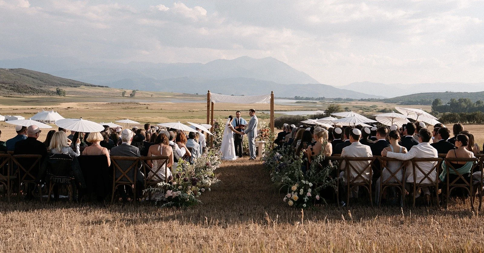 Where rustic meets remarkable 🌿✨

An outdoor ceremony designed to let the view do the talking&mdash;natural wood chairs grounding the space, open air all around, and a backdrop that feels effortlessly grand.

When the scenery is this good, all you n