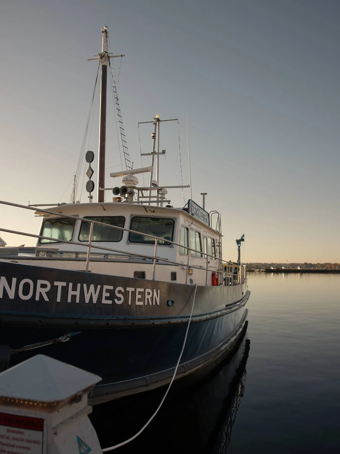 RV Northwestern boat docked at Discovery Pier
