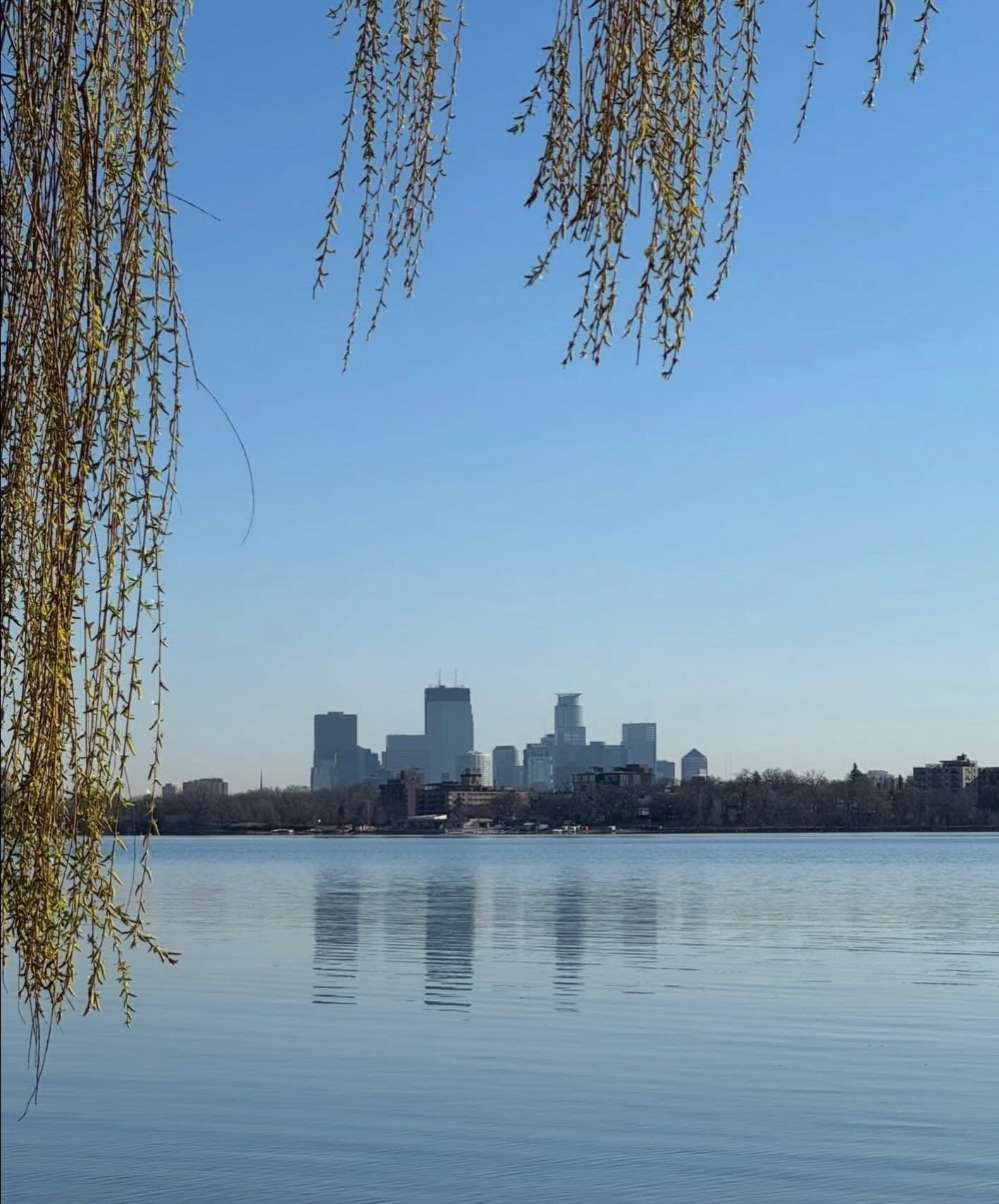 Lake living.
Skyline views.
Uptown vibes.
📸 miguels_sketchbook