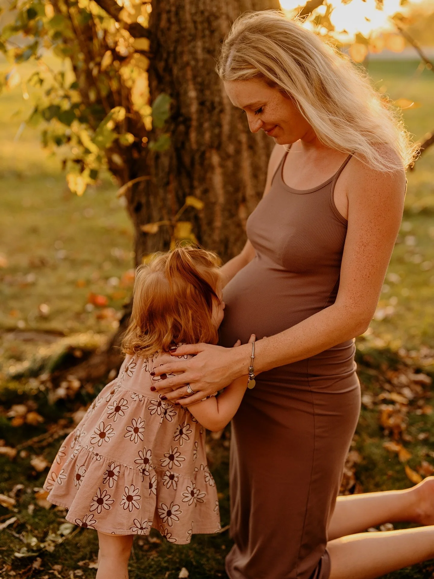 One more month until we&rsquo;re officially a family of four 💕

📸 @rileylexa48