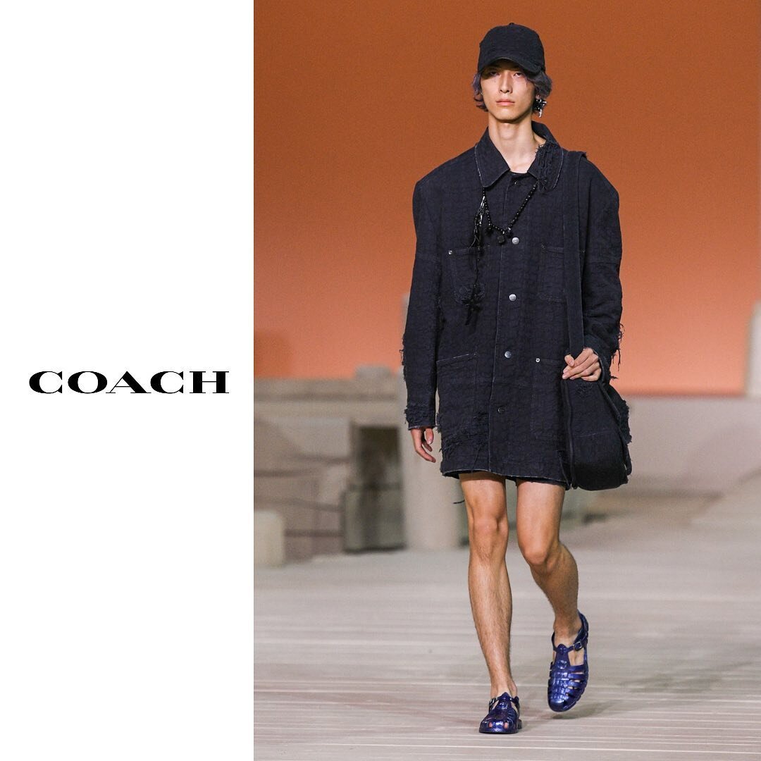 Fuma walks Coach. For real. Thank you @ashleybrokaw @legainsbourg  www.forrealnyc.com
*

* 

*

*

*

* 

*
#model #models #malemodel #malemodels #fashion #modelagency #modelswanted #beautiful #runway #photoshoot #modeling #photographer #scoutme #mod