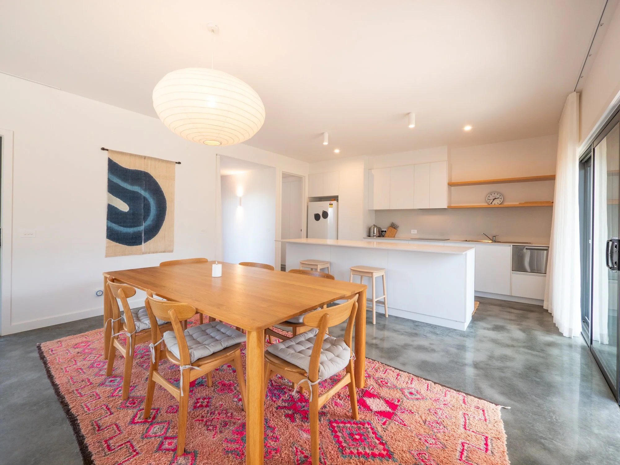 2. Lounge and kitche .jpg