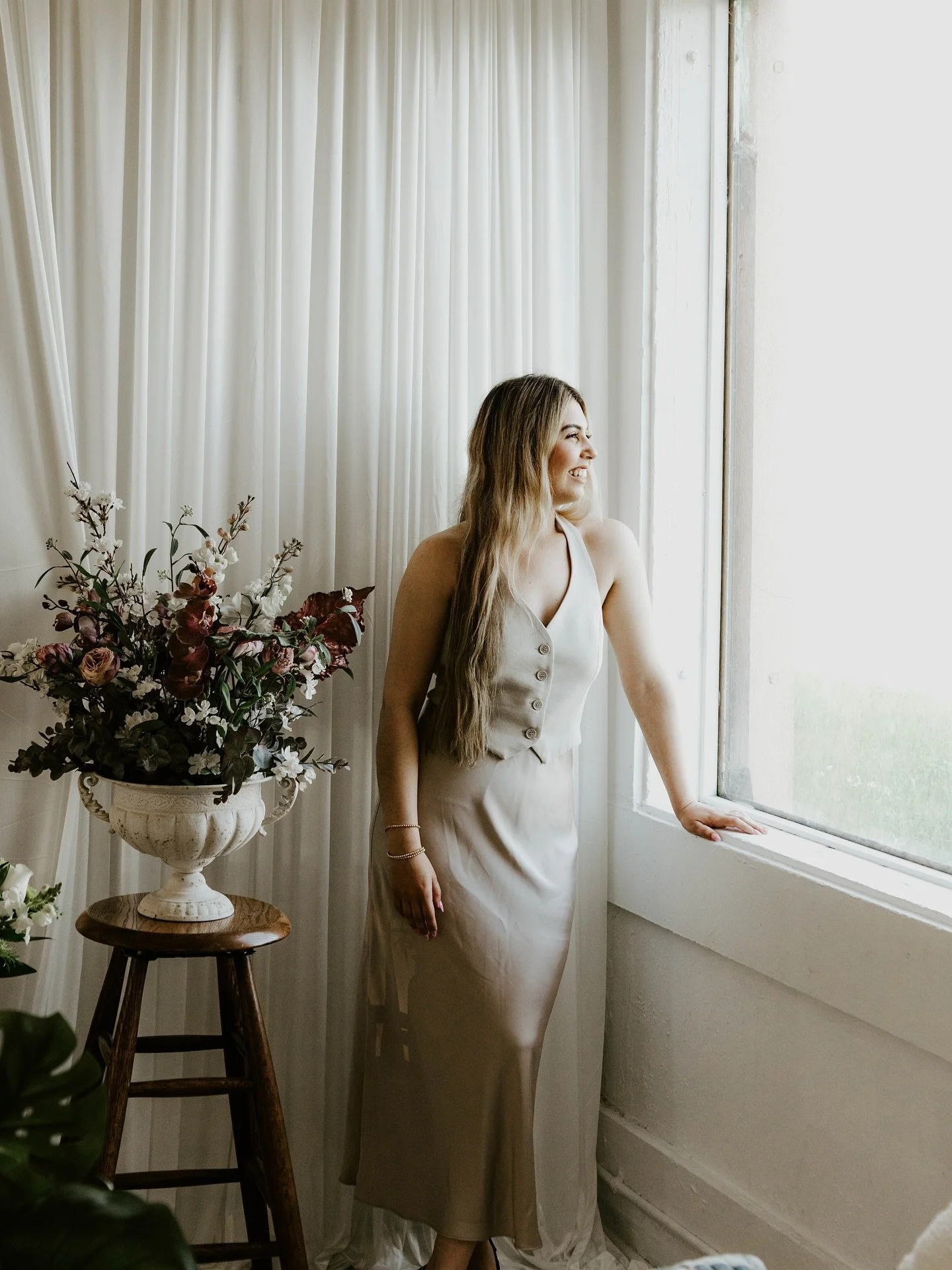 Here&rsquo;s a little moment for her ✨ 
A reminder of how important it is to pause and capture the beauty you&rsquo;re living right now. Don&rsquo;t forget &mdash; I&rsquo;m offering 25% off 1 hour sessions until 8/24 🫶🏼 Let&rsquo;s make your momen