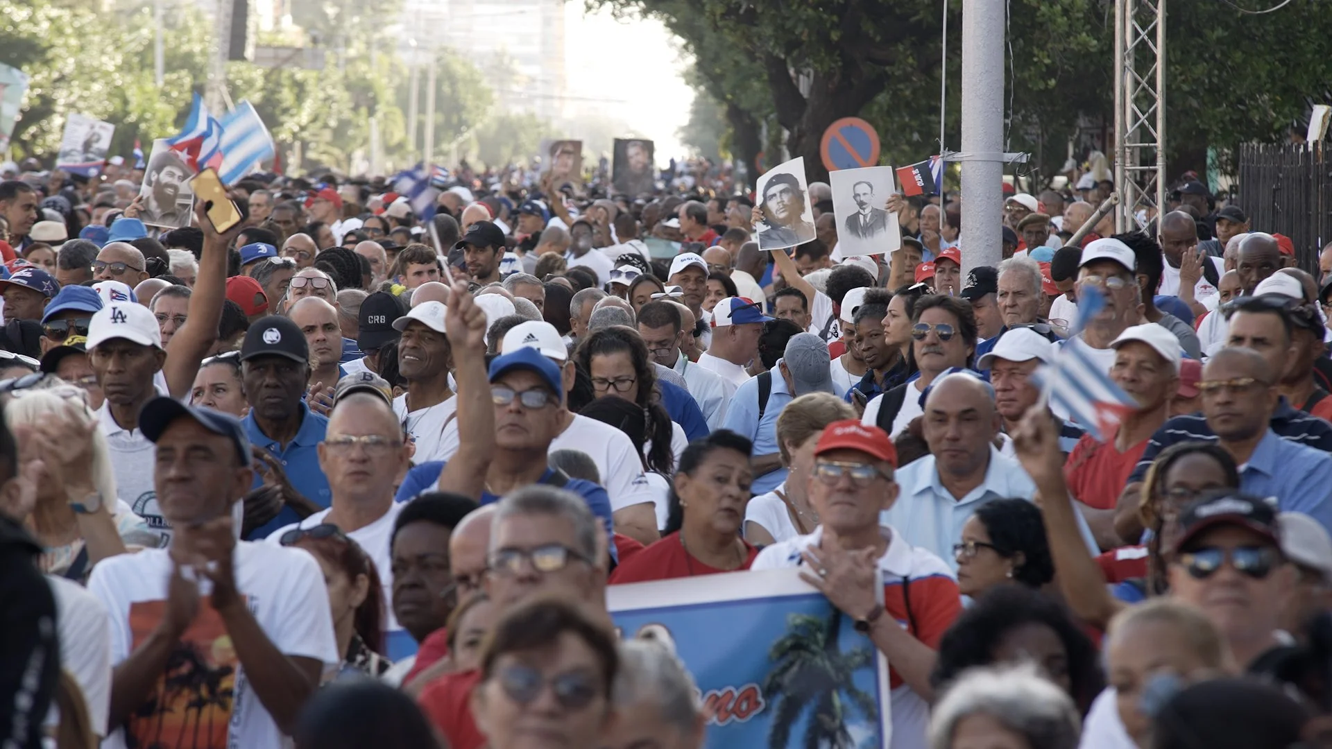 Cubans in rally in Cuba