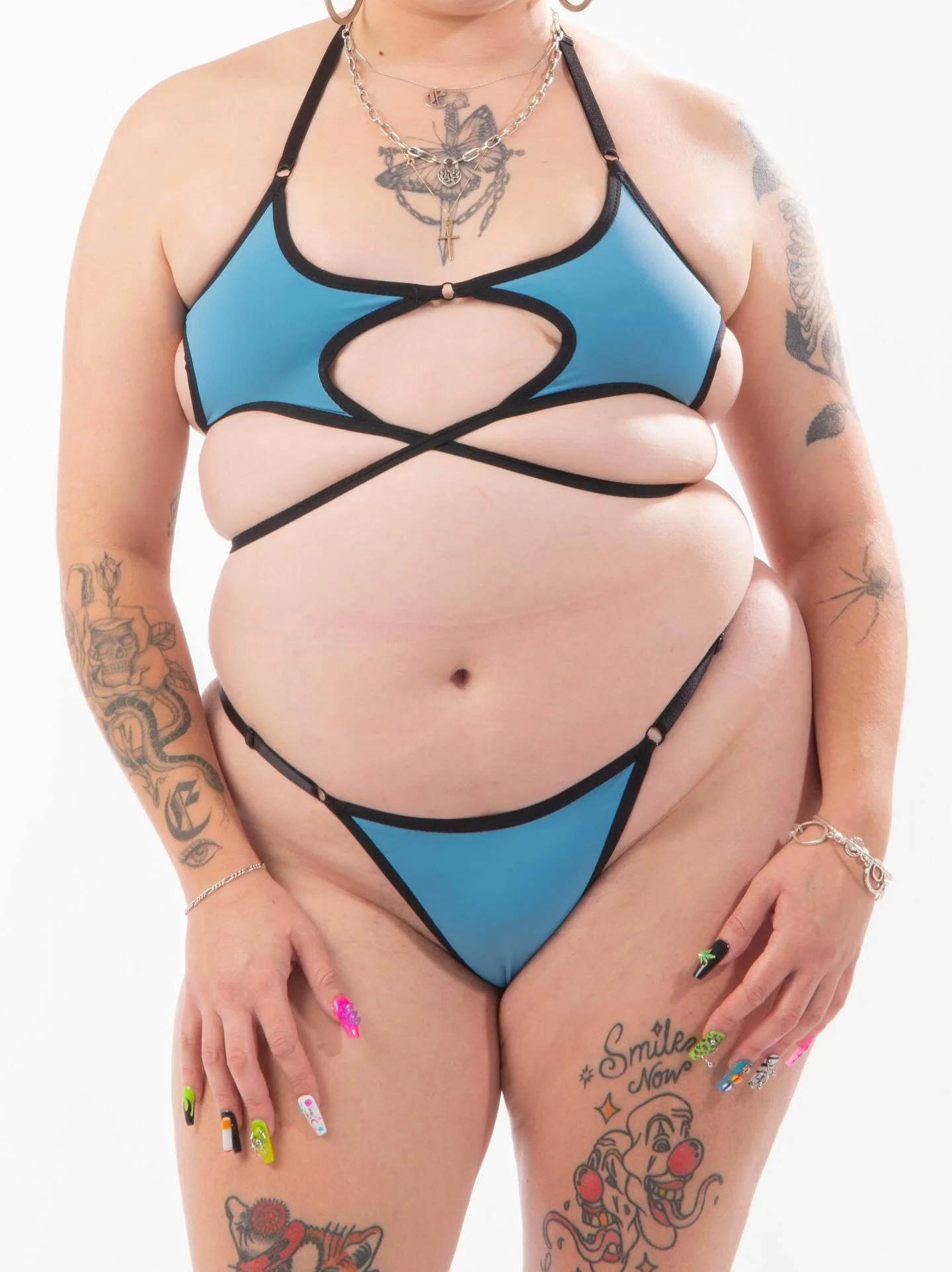 Reversible Blue/Red or Green/Brown Starkinis 🦋

Sold as seperates, 4 different bottom styles to choose from! 

Free shipping ends tomorrow X

www.astroprincessofficial.com