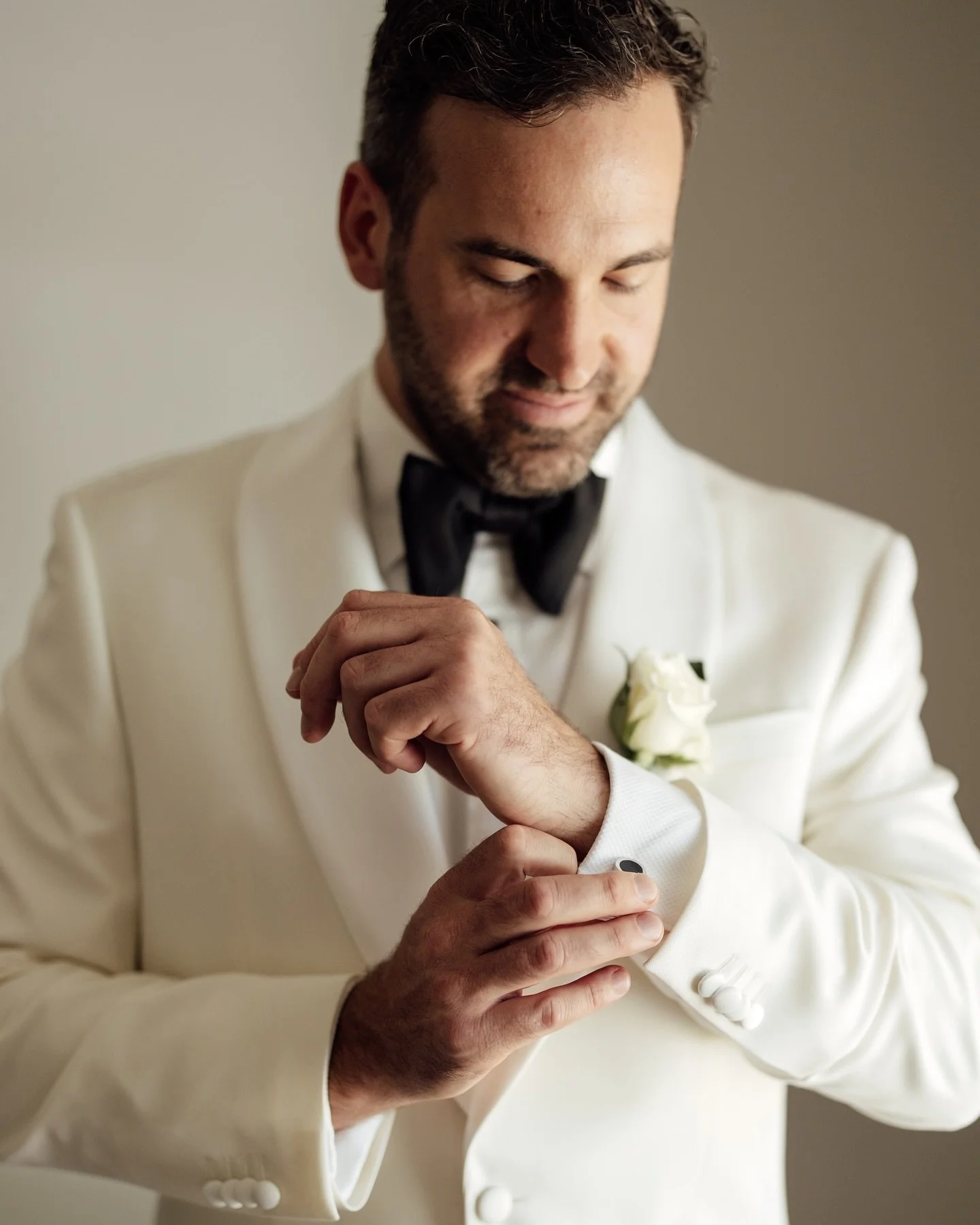 Luke looking sharp in his white Tux 🤍