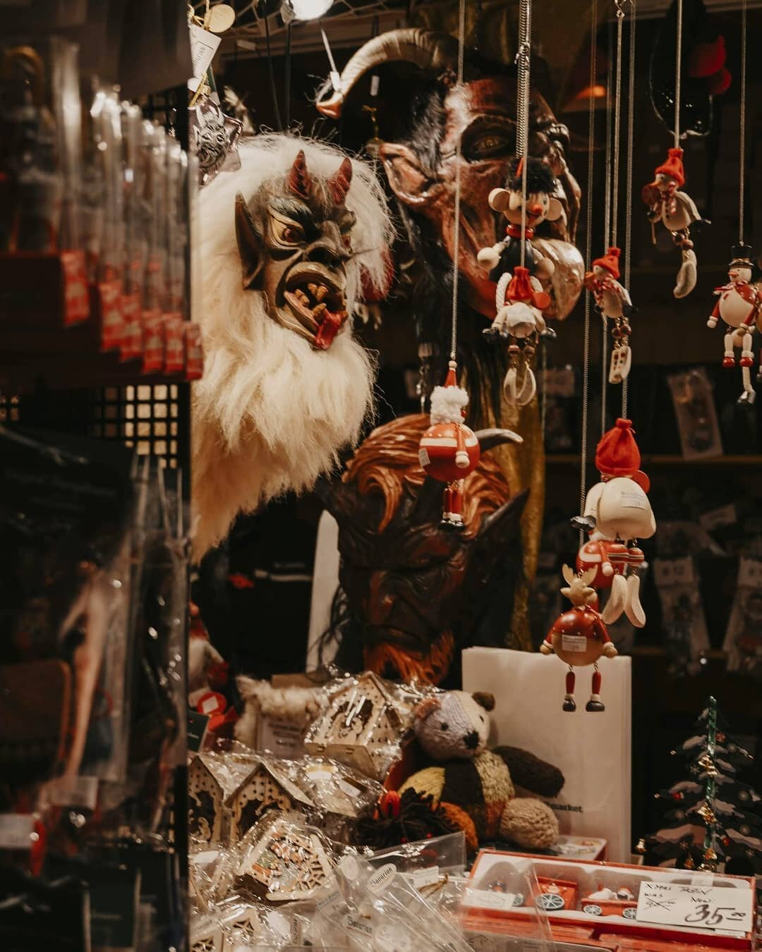 The time of year to scare children into being good @chicago @thechristkindlmarket ..
.
.
.
.
.
#agameoftones #artofvisuals #createcommune #chicagolife #folkgood  #globalcapture  #justgoshoot #livefolk #immigration #chicagophotography #chicagophotogra