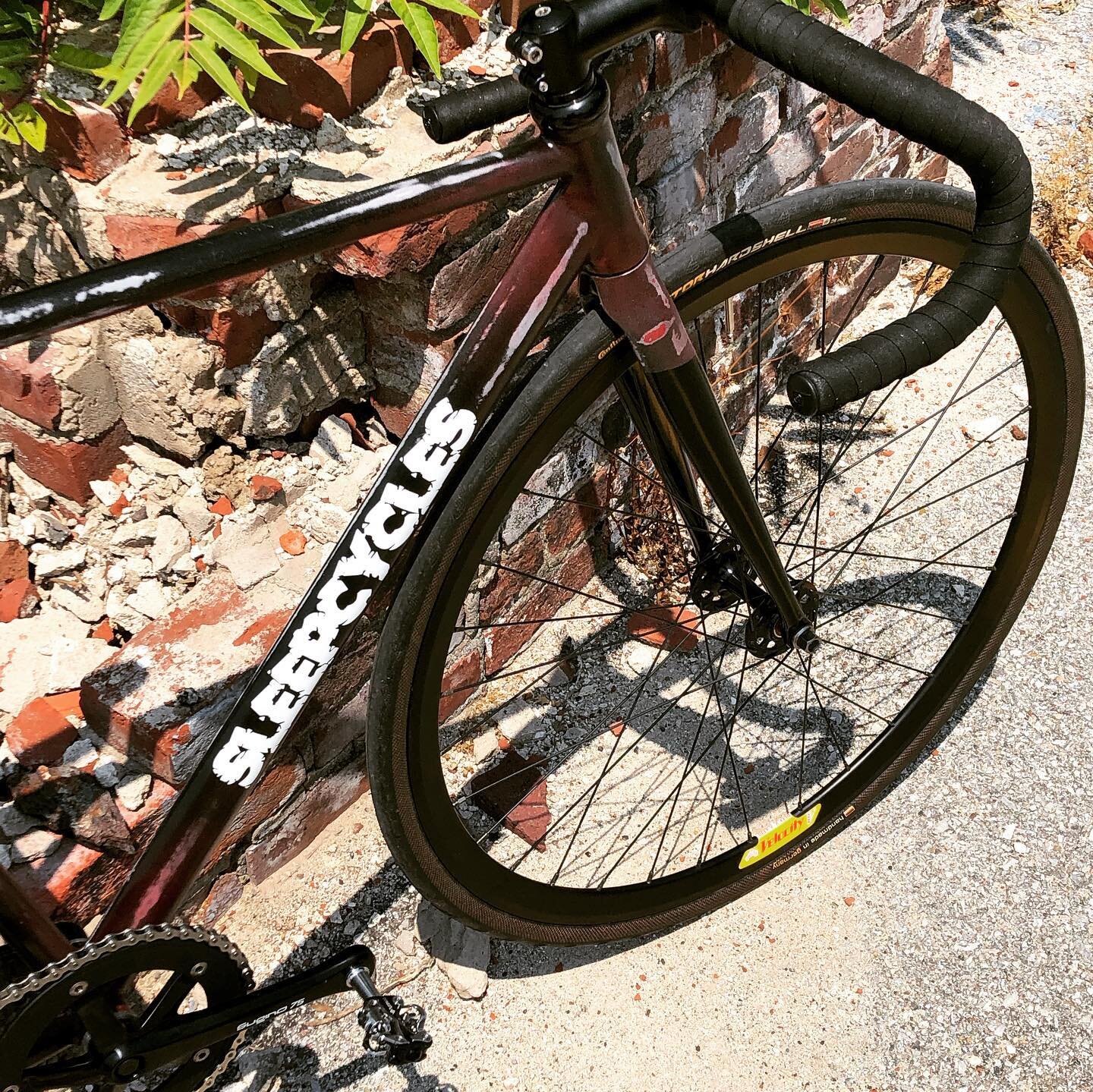 Greg&rsquo;s post-apocalyptic war-torn battle-steed has found itself a soul, merely hours before making its way to the front lines, to live to its full potential. #framebuilding #steelisreal #trackbike #fixiebike #handmadebicycle