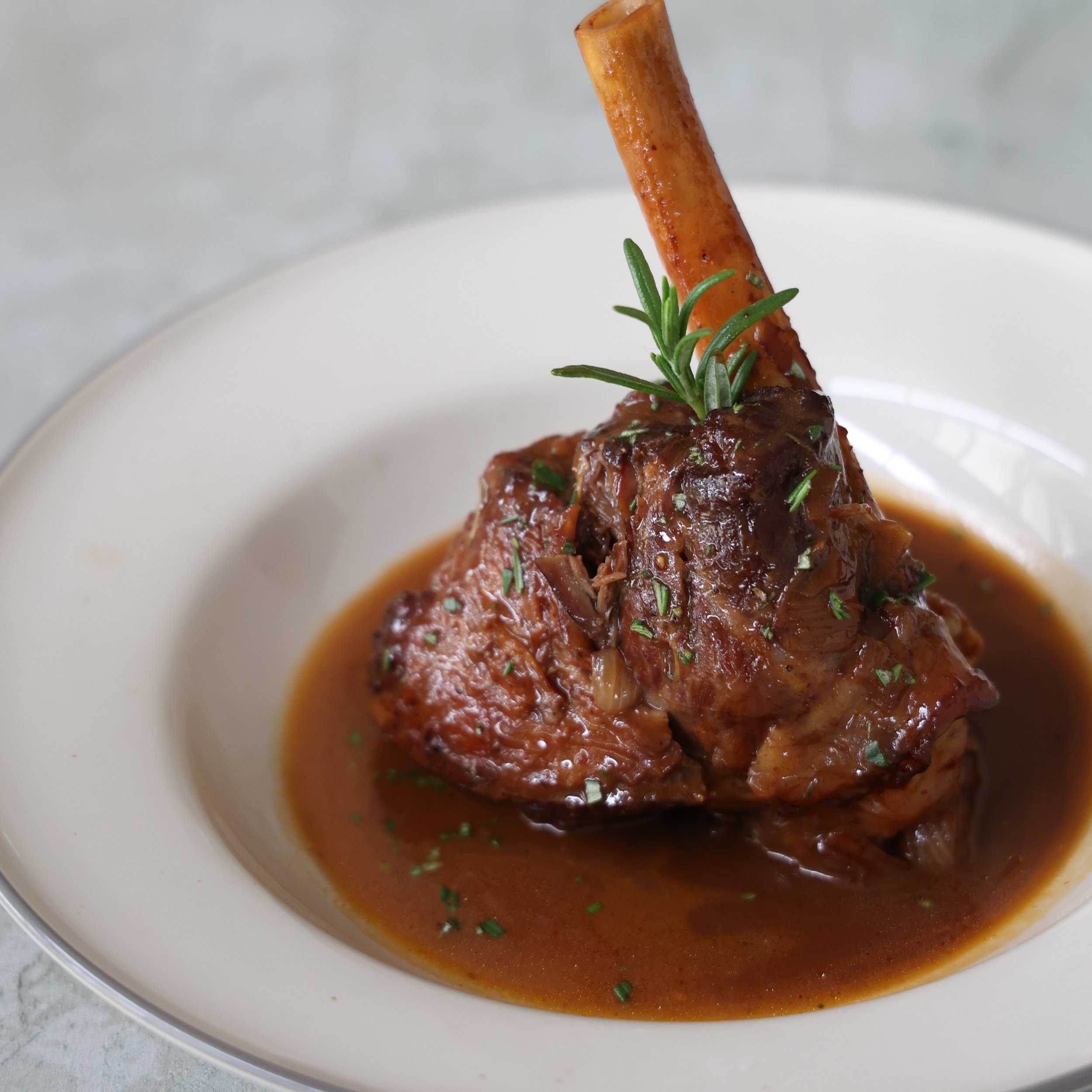 Slow Braised Lamb Shanks for All Seasons (with Sauce and Vegetables)