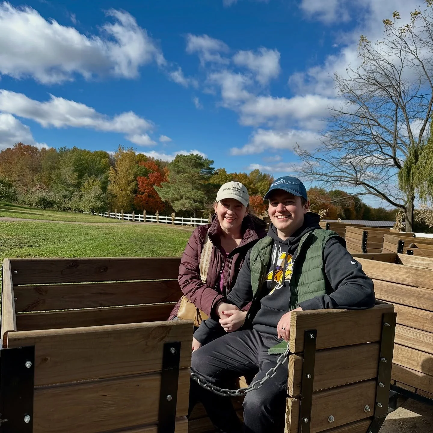 🍁 Fall days don&rsquo;t get much better than this 🎃

Ferguson&rsquo;s Minnesota Harvest @minnesotaharvest is packed with fall fun- the perfect spot for families, couples, friends&mdash; anyone chasing those autumn vibes! Only 20 minutes from Eden P