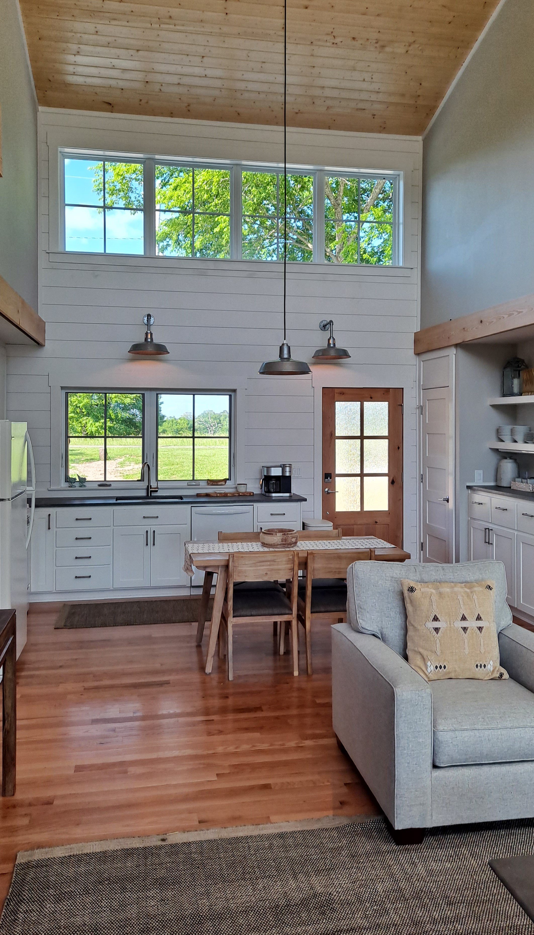 563 - Kitchen (east wall) (cropped).jpg