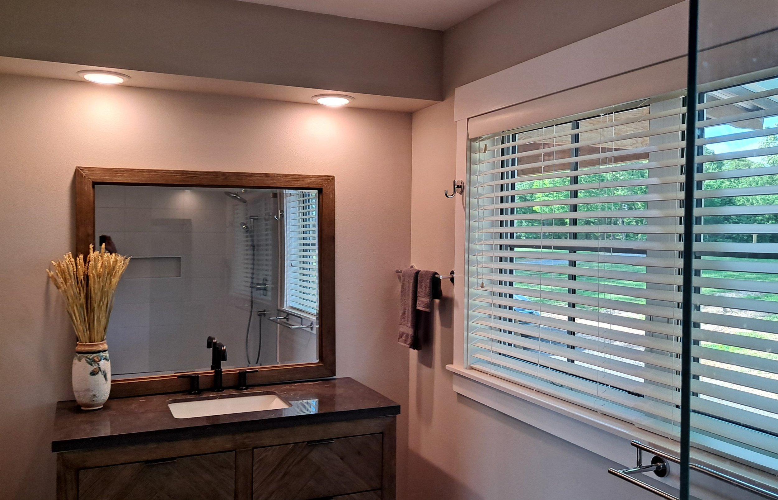 563 - Bath 2 (vanity-2) (cropped).jpg