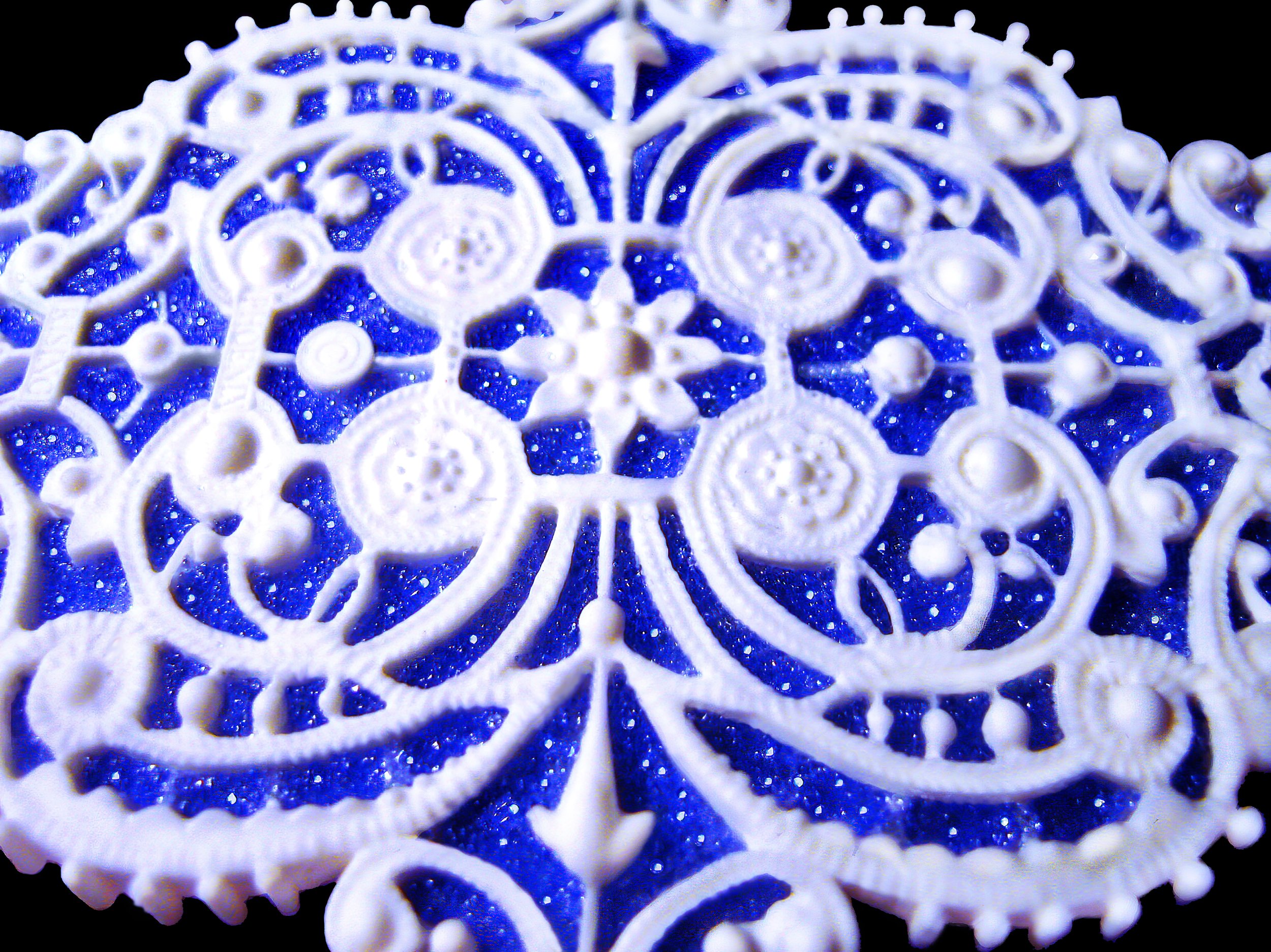   DIAMOND GRILL 
 Porcelain Cloisonné™ ~ Detail
Porcelain Cast In A One-Piece, Open-Faced Rubber Mold
(6" Wide)
