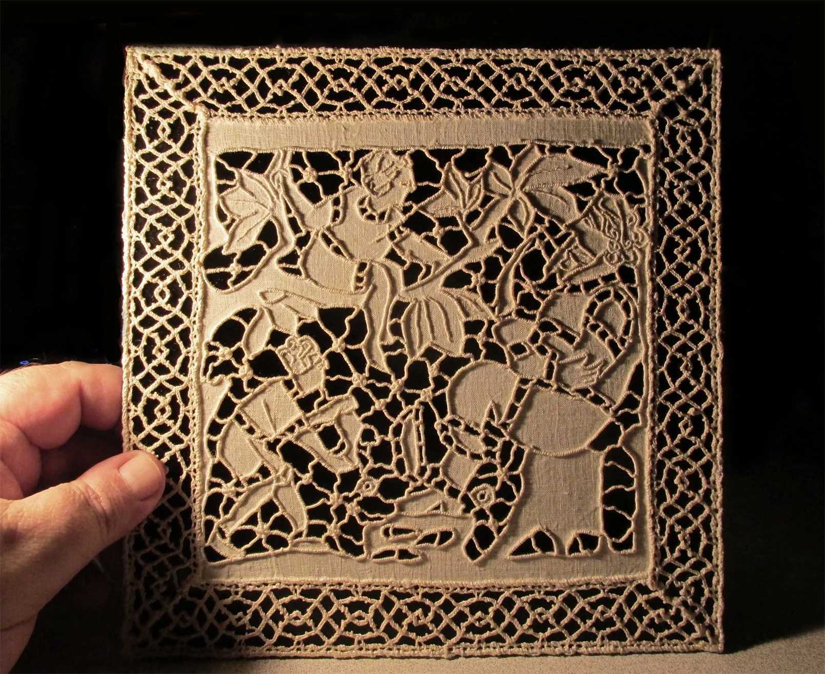 !Centerpiece 1 PEACE ON EARTH Master Lace 003.JPG