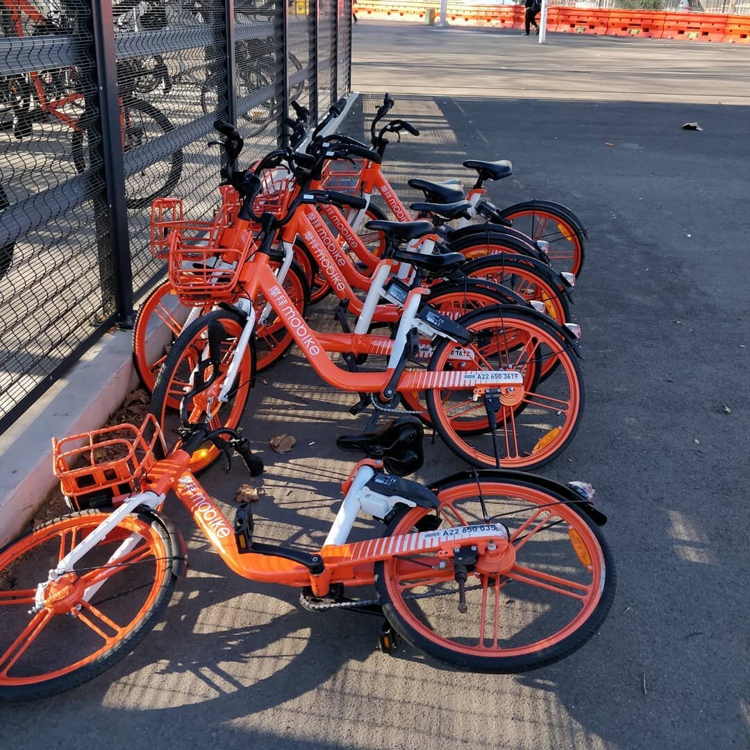 Many cities around the world in recent years but also Sydney. Dockless times. How does the helmet thing work in Australia?
 #mobike gives you mobike 🤷🏾&zwj;♂️