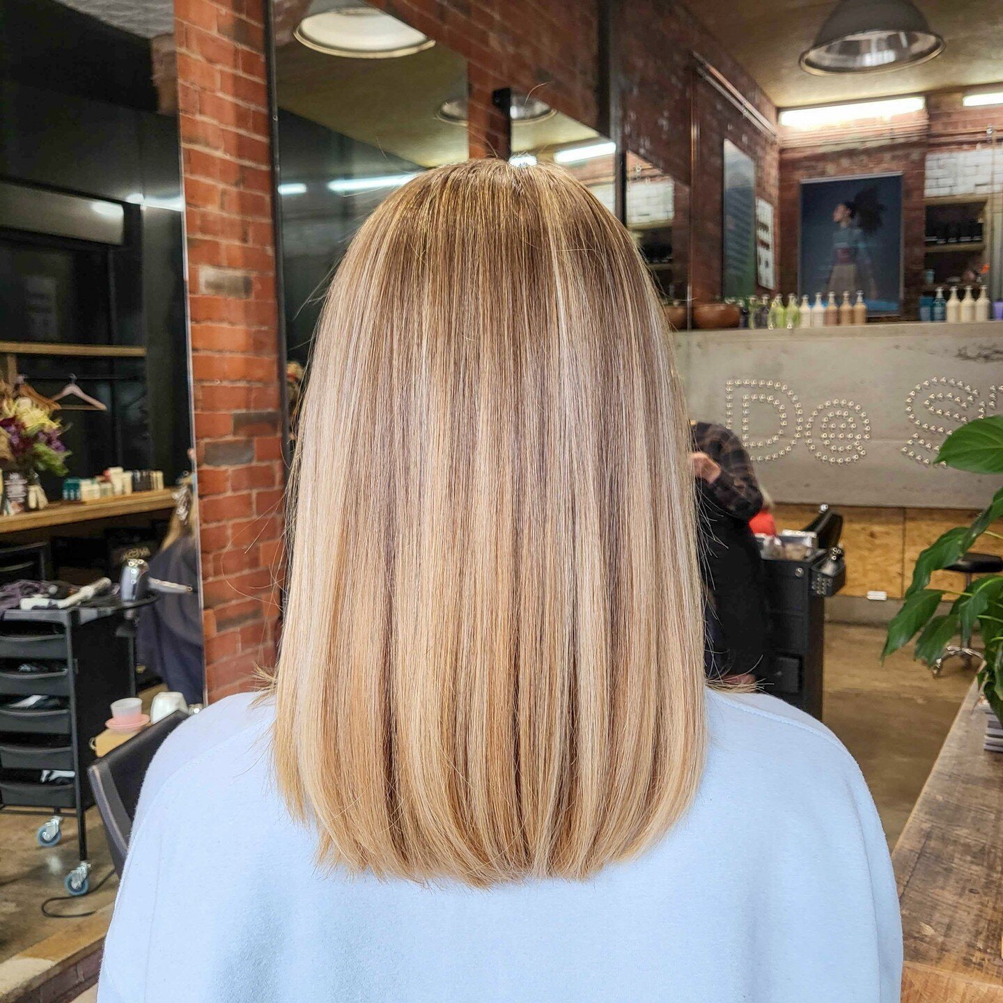 🍯🍯🍯⁠
Honey Blonde highlights for Amber, that are super satisfying to look at. Amber's hair is also such a beautiful canvas to work with - it's so healthy and strong. Making it a delight to create magic with. Colour and cut by Tracy. ⁠
⁠
⁠
⁠
⁠
⁠
⁠
