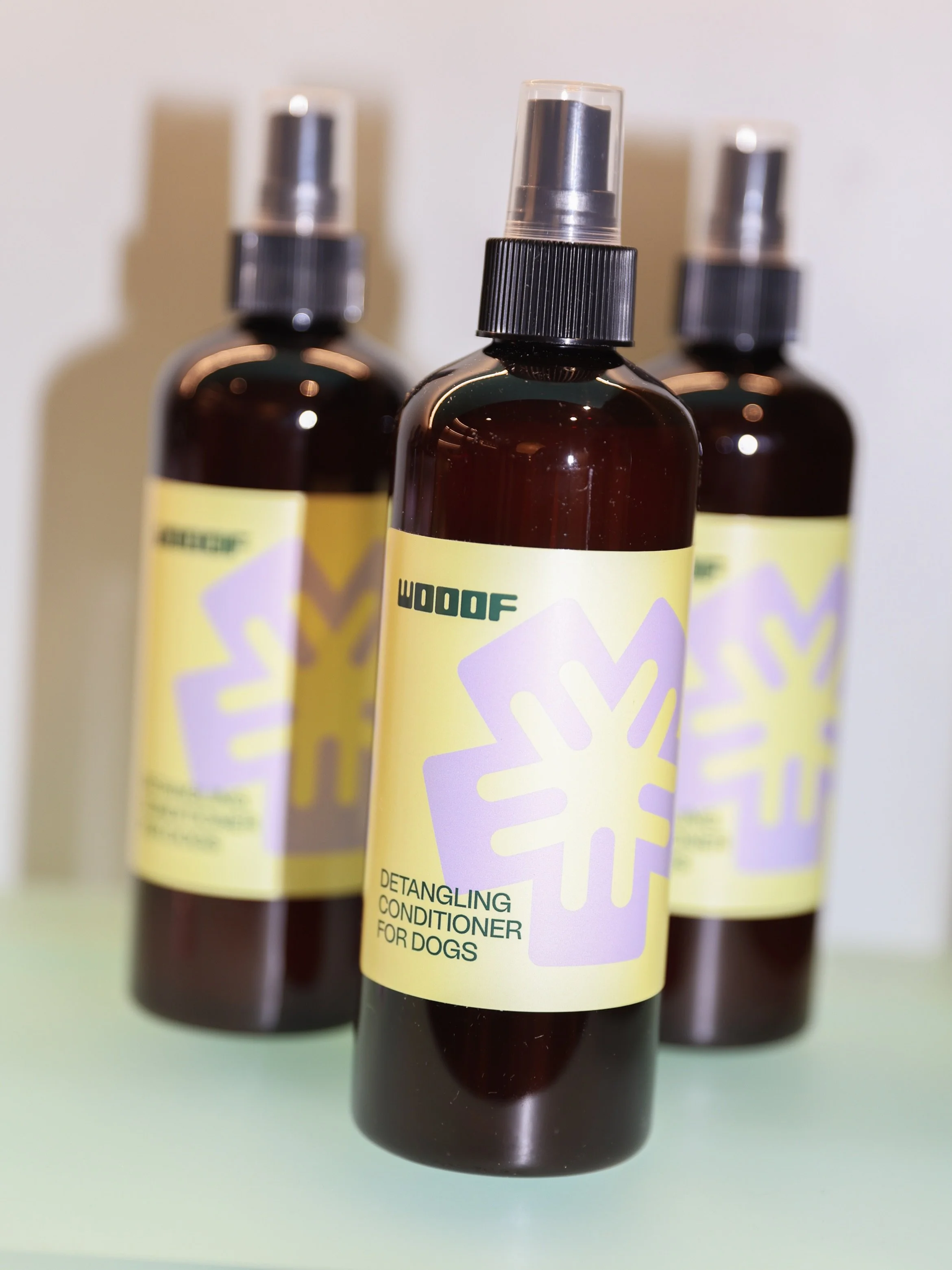 WOOOF&rsquo;s all-natural detangling conditioner is liquid gold (objective, unbiased opinion)!! We created this to get out those tricky knots without spraying some stinky toxic product on our dogs. 

A rinse-free treatment rich in therapeutic essenti