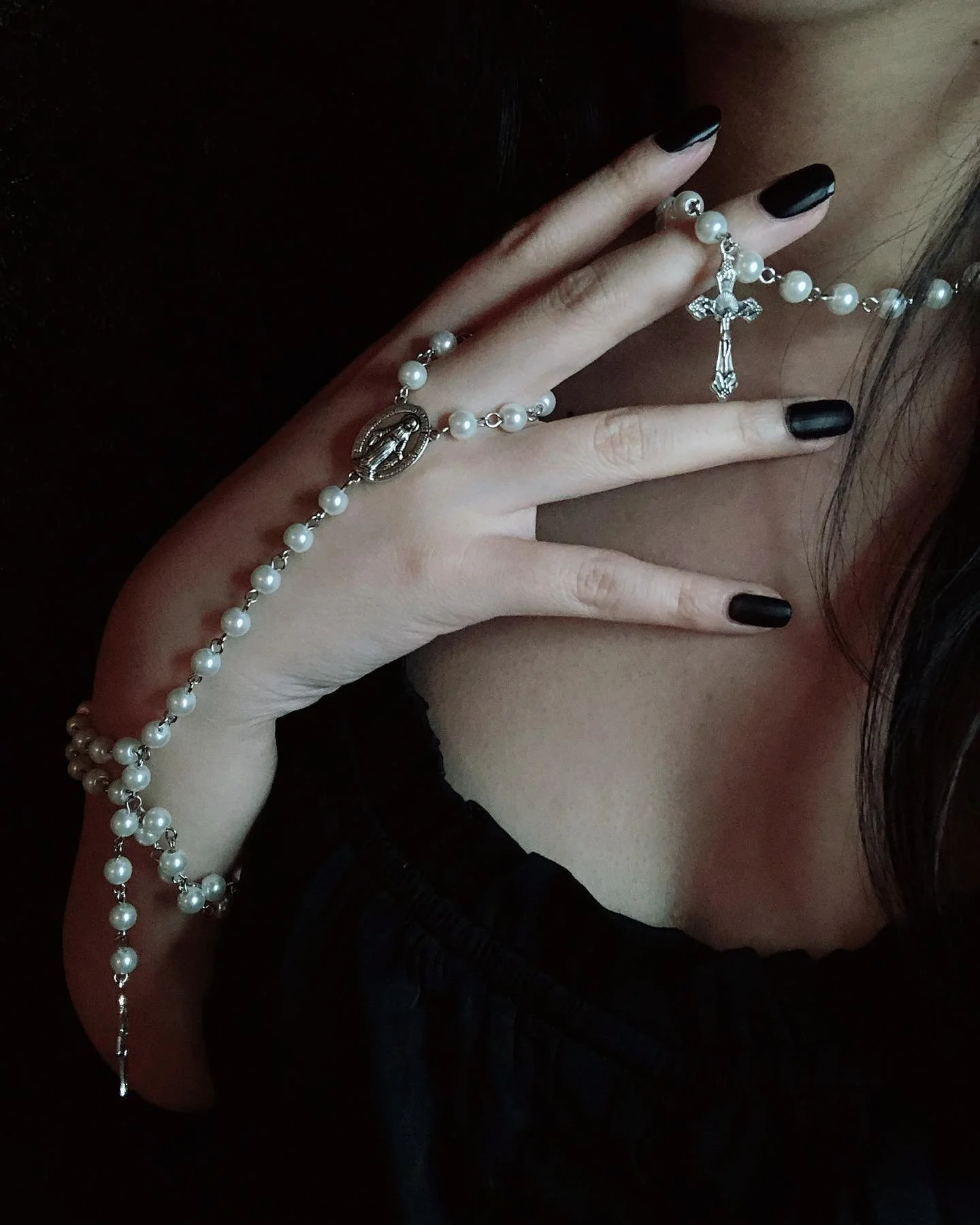 Avant-Garde Pearl Jewelry Shooting
#hands #handmodel #handshooting #nails #nailsmodel #partsmodel #pressons #pressonnails #losangeles #california #nailstagram #handstagram #hand #baroque #baroquejewellery #pearl #avantgarde