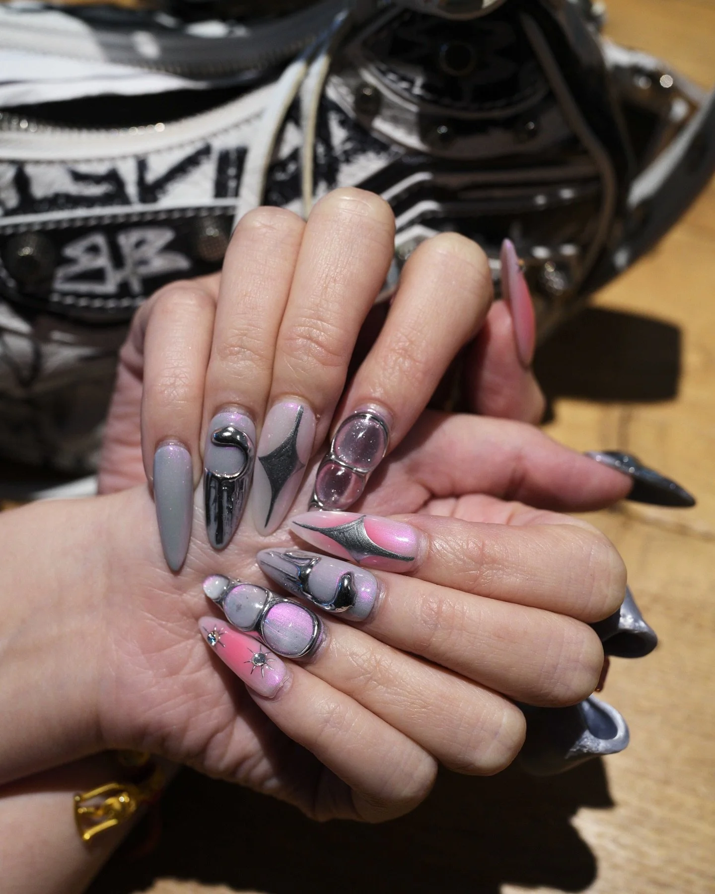 🌸💖💕💅🏻
📸: Leica M11
#leica #leicam11 #handmodel #modeling #handstagram #handmodeling #jewelry #jewelryaddict #jewelrygram #hands #handmodel #handshooting #nails #nailsmodel #losangeles #california #nailstagram #handstagram #hand #nails #nailstag