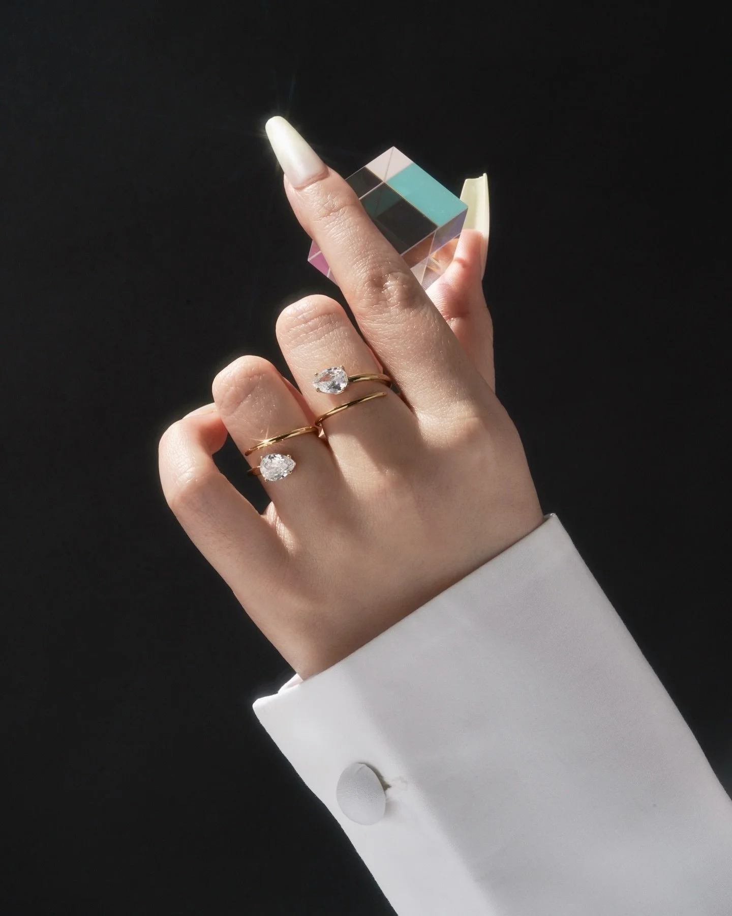 💍Ready-made: SHOOTING STARS✨
#handmodel #modeling #handstagram #handmodeling #jewelry #jewelryaddict #jewelrygram #hands #handmodel #handshooting #nails #nailsmodel #losangeles #california #nailstagram #handstagram #hand #nails #nailstagram #rings