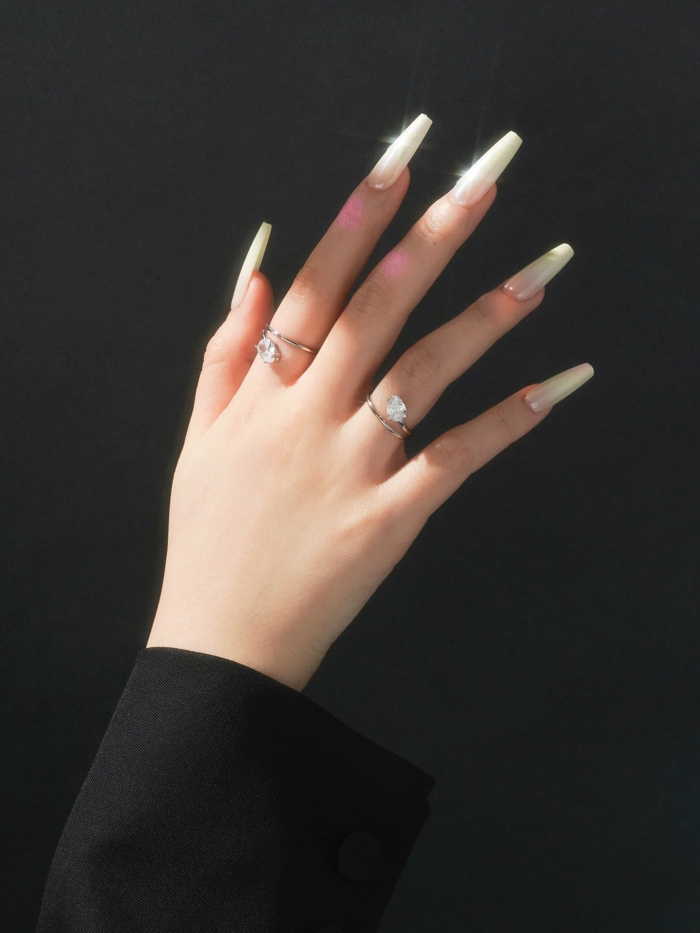 💍Ready-made: SHOOTING STARS✨SILVER
#handmodel #modeling #handstagram #handmodeling #jewelry #jewelryaddict #jewelrygram #hands #handmodel #handshooting #nails #nailsmodel #losangeles #california #nailstagram #handstagram #hand #nails #nailstagram #r