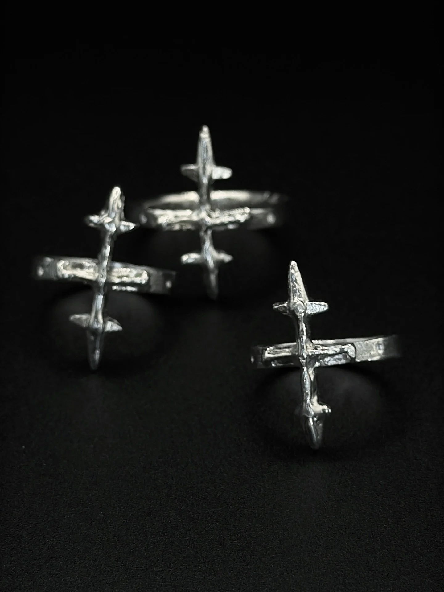 ✨Requiem Crux

The fallen &rsquo;Morning Star&lsquo; Lucifer himself, yet also the final lantern to guide lost souls.

#ring #silverring #avantgarde #gothic #gothicring #cross #instajewelry #jewelry #oneofakindjewelry