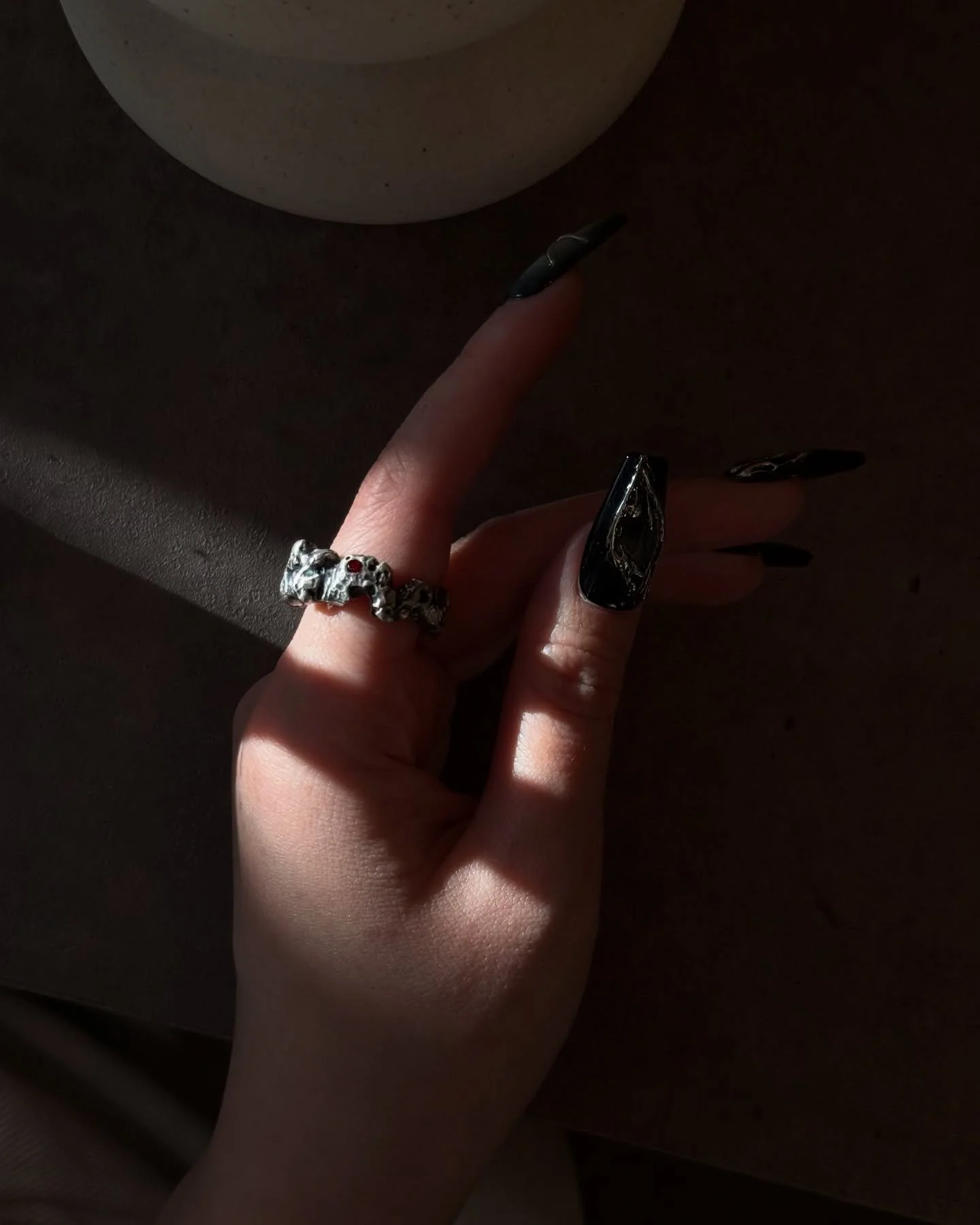 We are not survivors of wars, but phoenixes forged in flames.🔥

✨Every crack lets on starlight. The zircon, set within the fractures like an unextinguished ember.

#SouliverseJewelry #darkaesthetic #grungejewelry #cyberpunkvibes #brokenbutbeautiful 