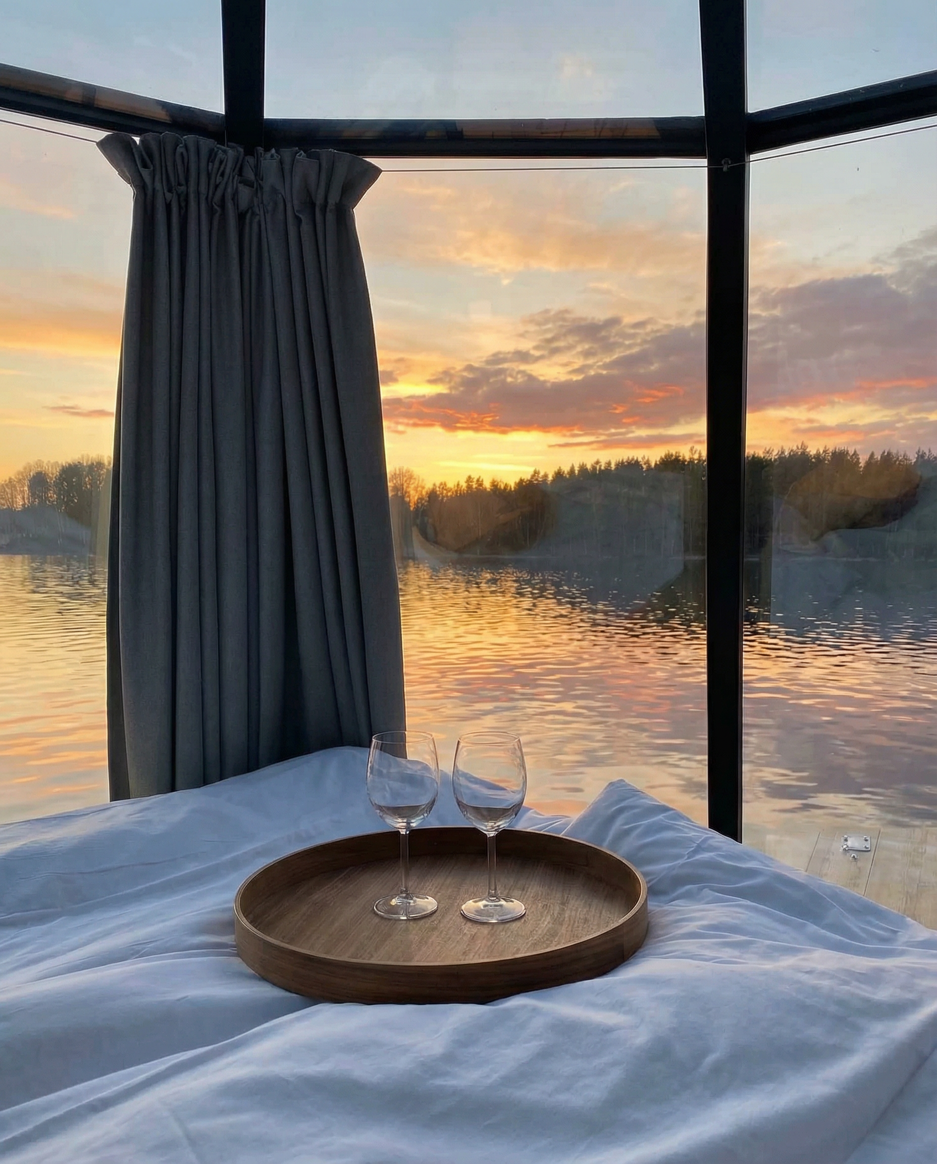 Generated with Kive.ai - Jag vill att denna ska vara en proffsigare bild. Det ska vara en vacker dag eller vacker skyming. Detta är bilder till sveriges lyxigaste glamping. Använd exakt samma bonde som är på orginalbilden och gör inte .png