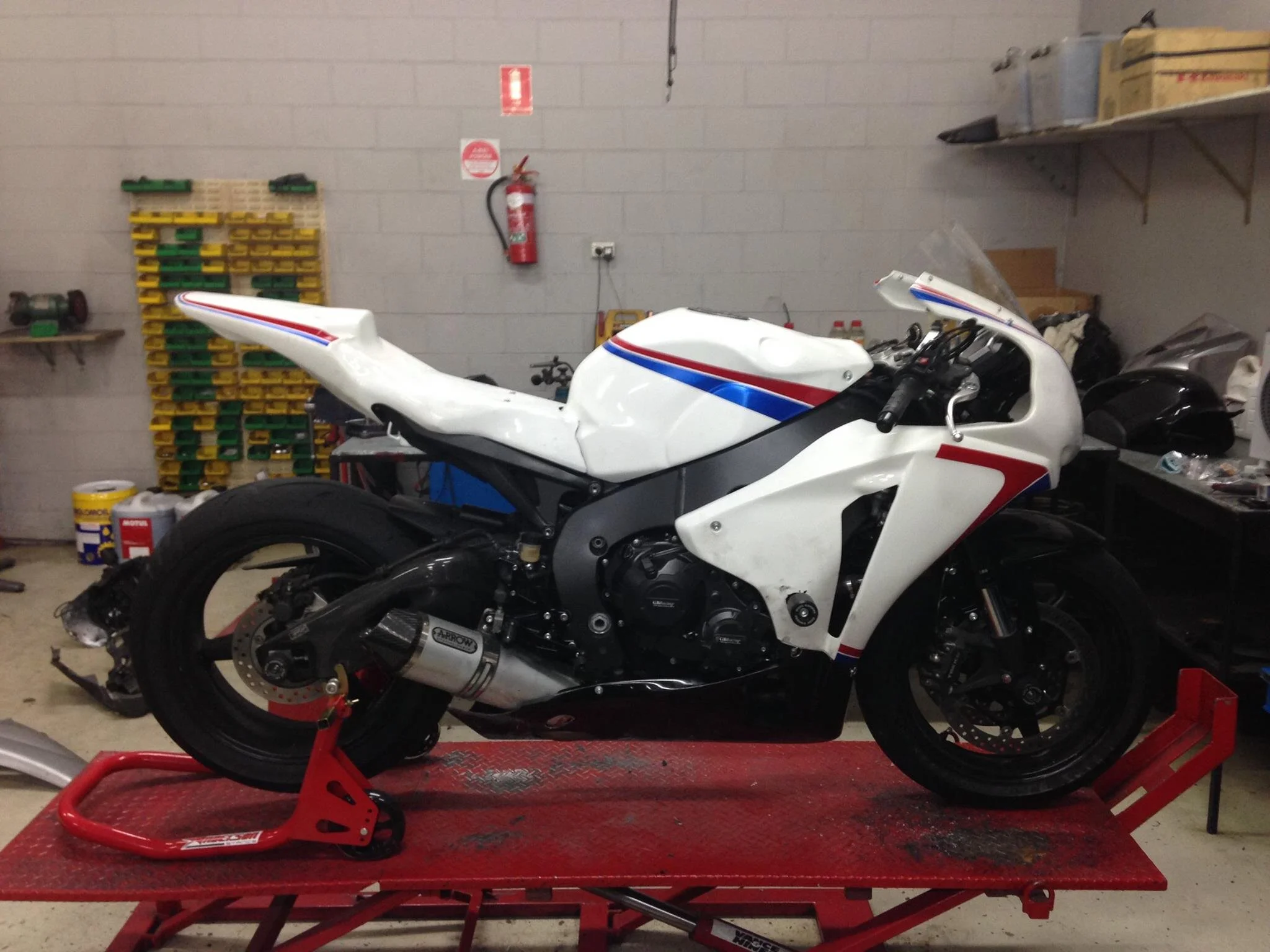 honda-cbr-1000-track-bike.jpg