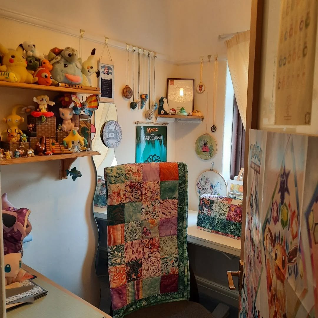 Today marks the end of an era. I haven't been able to post much recently, as I have been busy preparing for a house move. Today, I packed up my beloved little sewing room, which my Husband nicknamed my nest, as I filled it with things I loved. While 