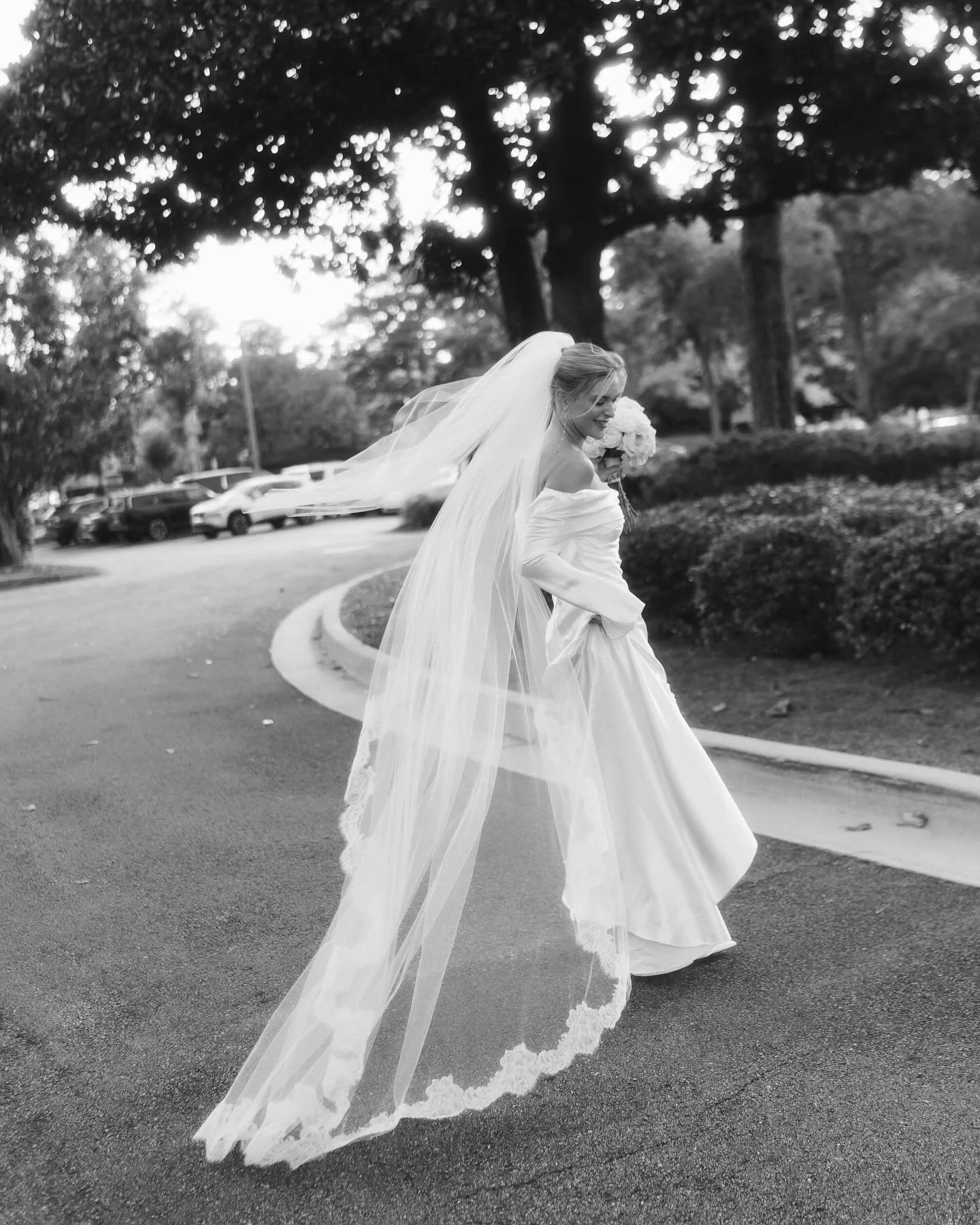 When the wind knows exactly what to do with the veil 🫡