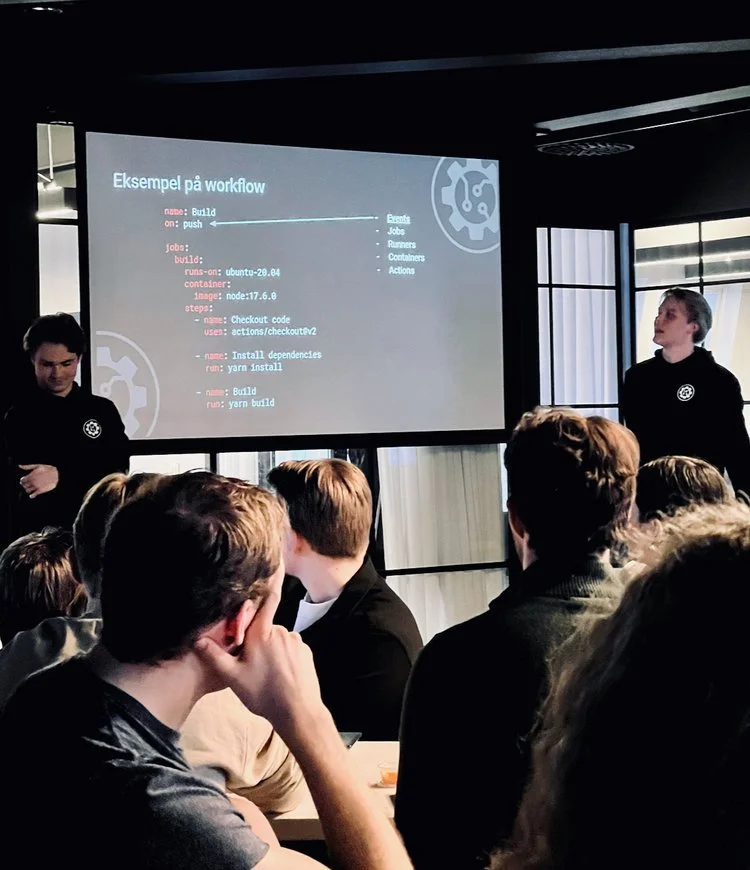 Bo og Pål fortel om Github Actions i kontorlokalene til Kraftlauget