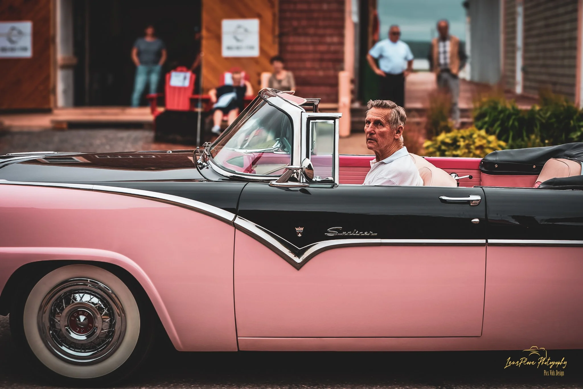 Ford Skyliner.jpg